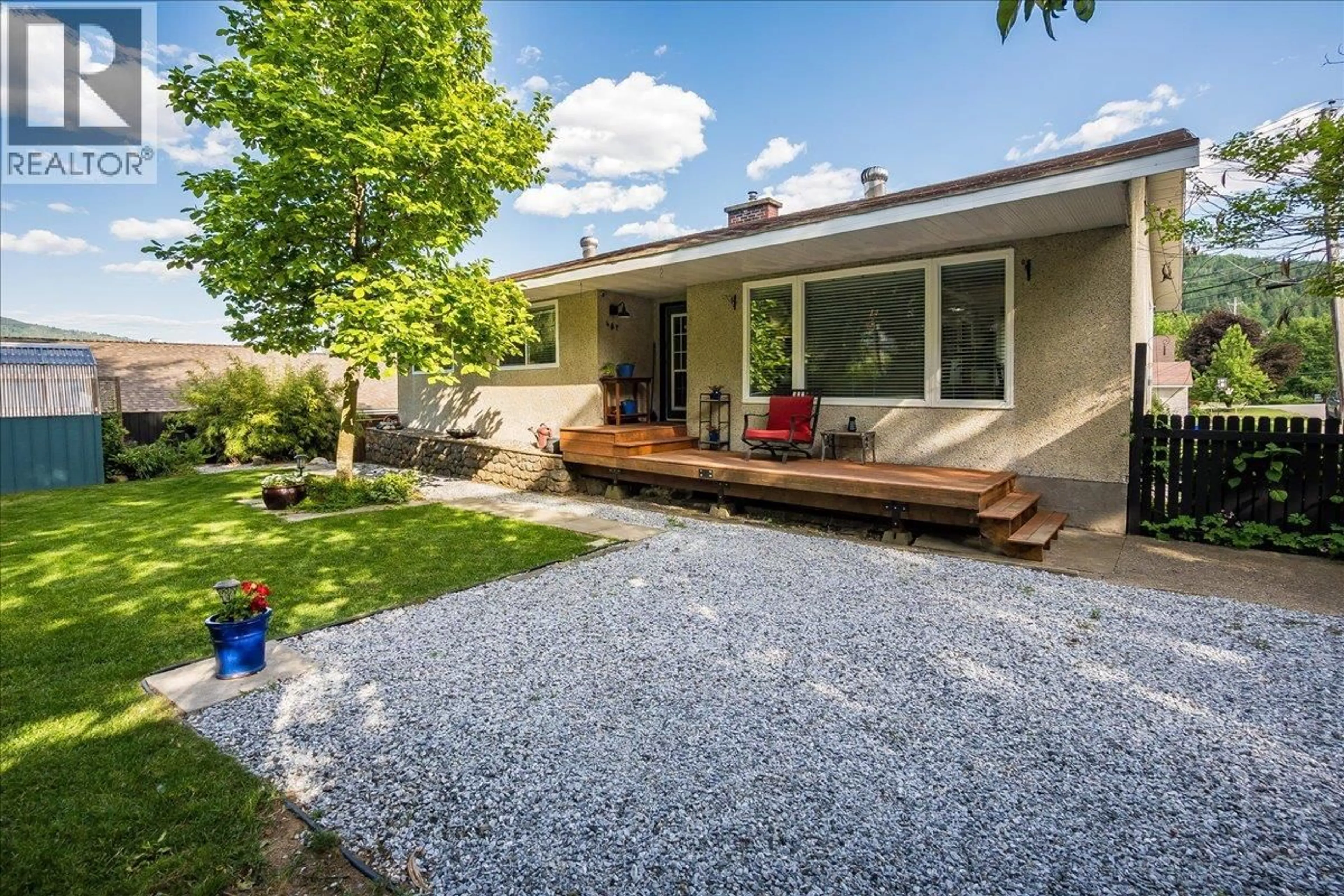 Patio, street for 407 WILLOW DRIVE, Warfield British Columbia V1R2M9