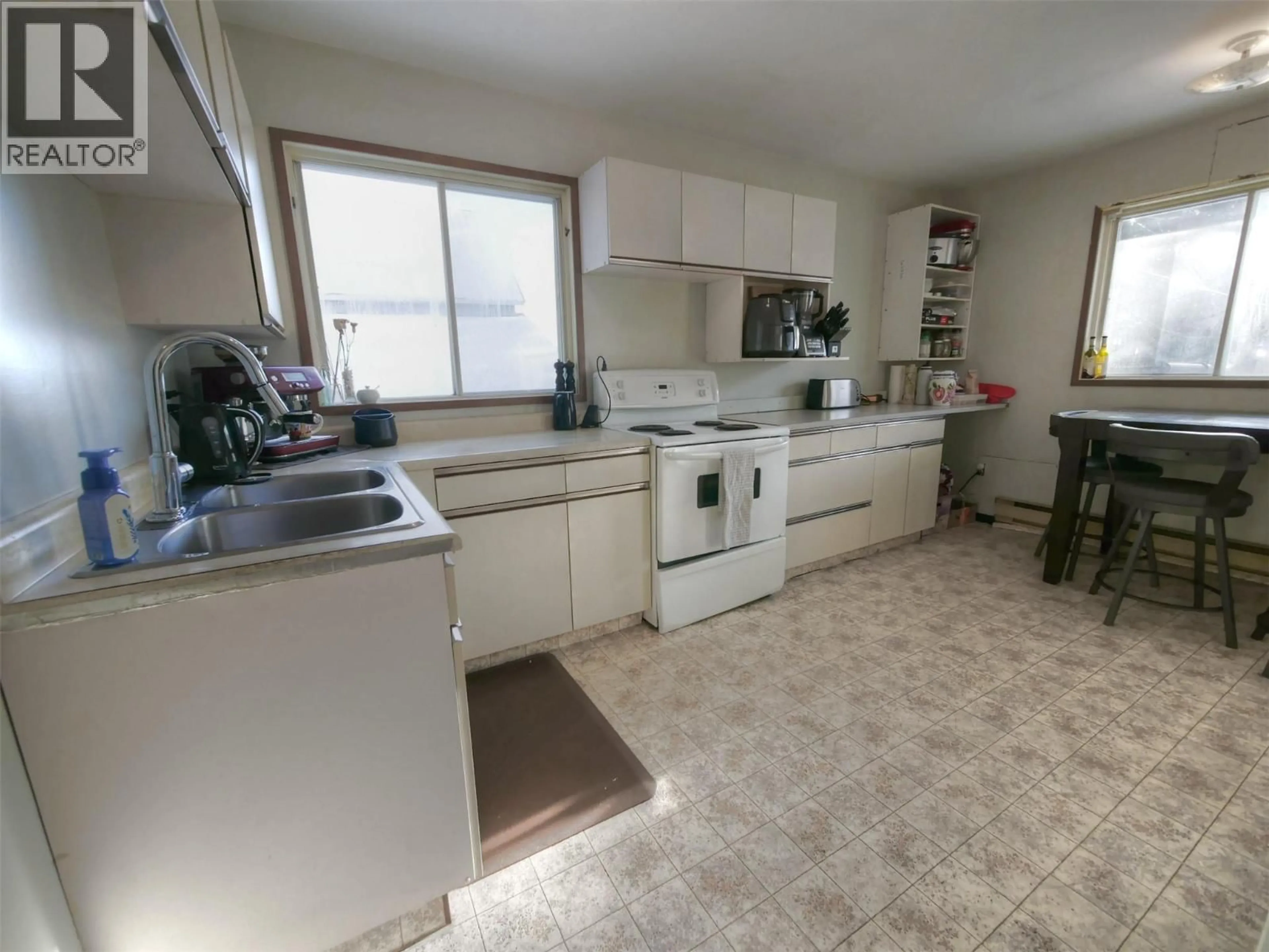 Standard kitchen, unknown for 1650 KOOTENAY AVENUE, Rossland British Columbia V0G1Y0