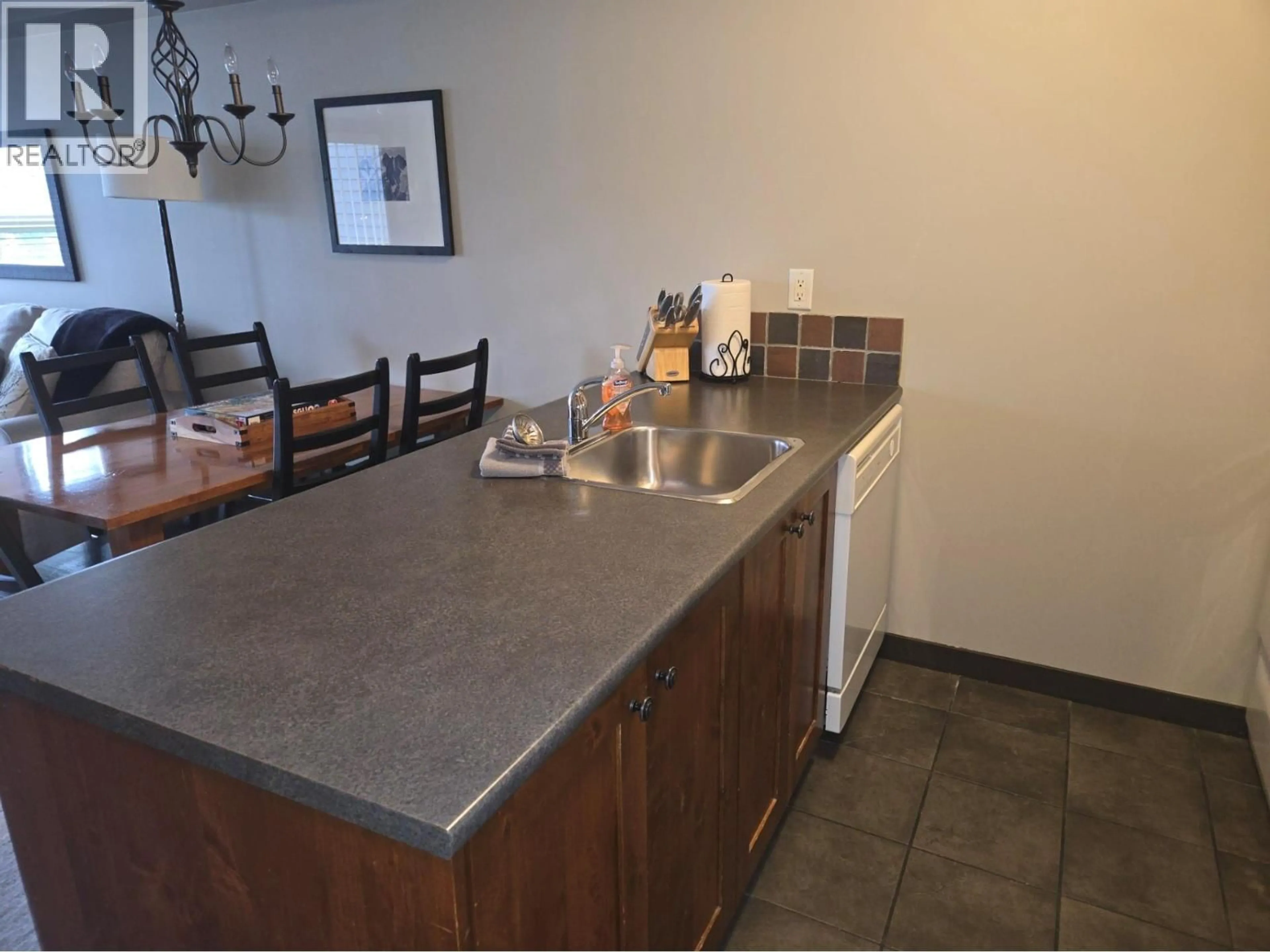 Standard kitchen, unknown for 303 - 2070 SUMMIT DRIVE, Panorama British Columbia V0A1T0