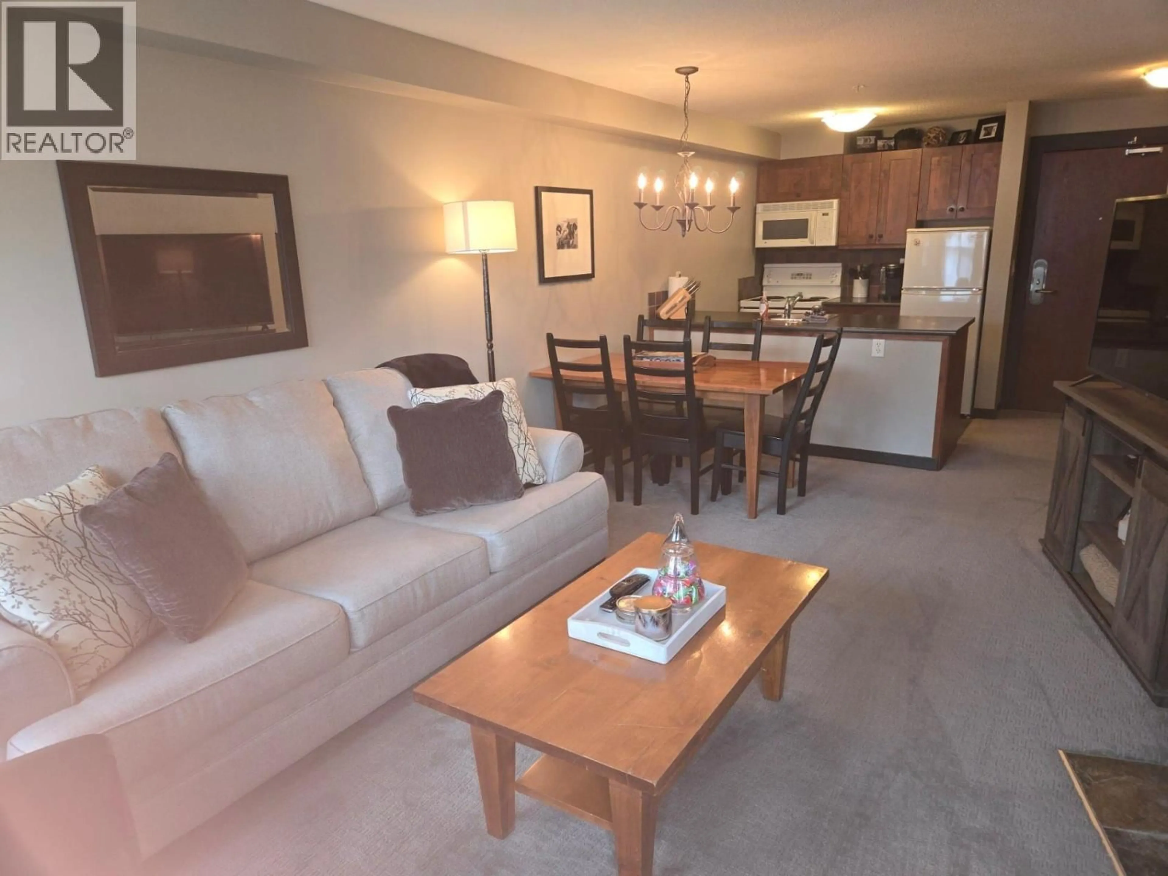 Living room with furniture, unknown for 303 - 2070 SUMMIT DRIVE, Panorama British Columbia V0A1T0