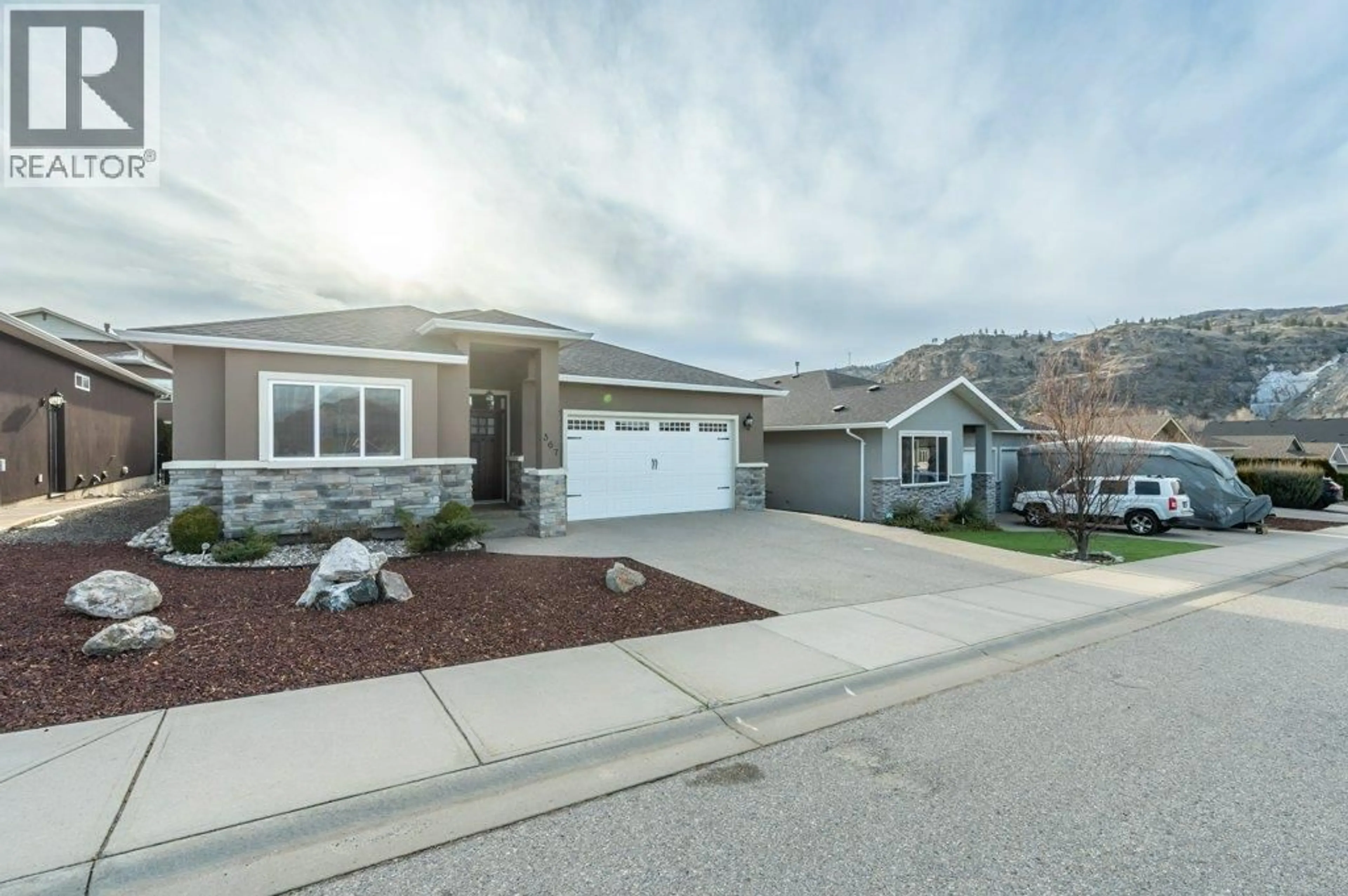 Home with vinyl exterior material, mountain view for 367 CHARDONNAY AVENUE, Oliver British Columbia V0H1T4
