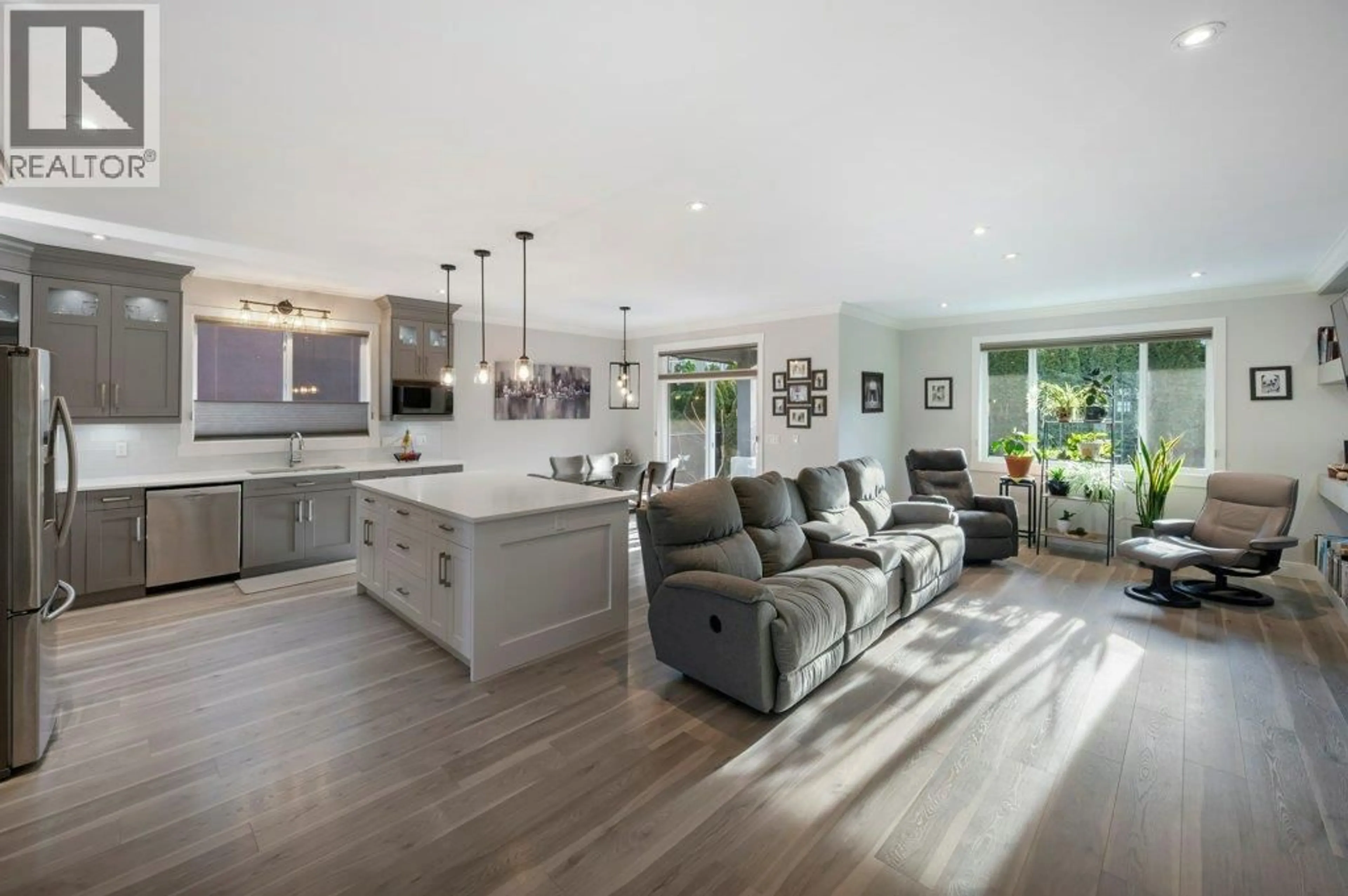 Open concept kitchen, unknown for 367 CHARDONNAY AVENUE, Oliver British Columbia V0H1T4