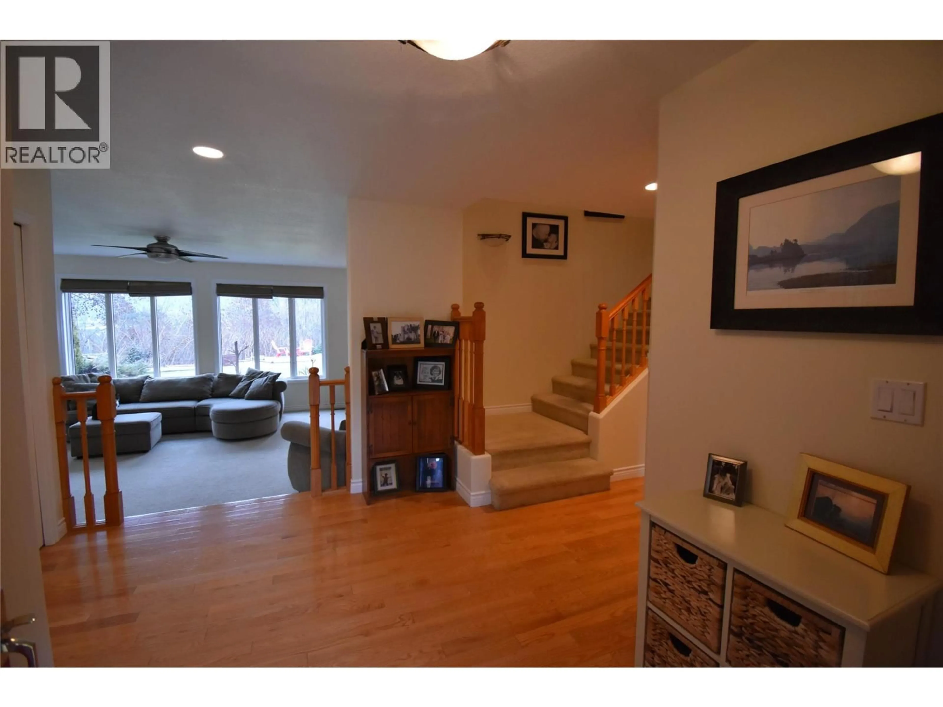 Indoor foyer for 2601 9TH AVENUE, Castlegar British Columbia V1N2Y7