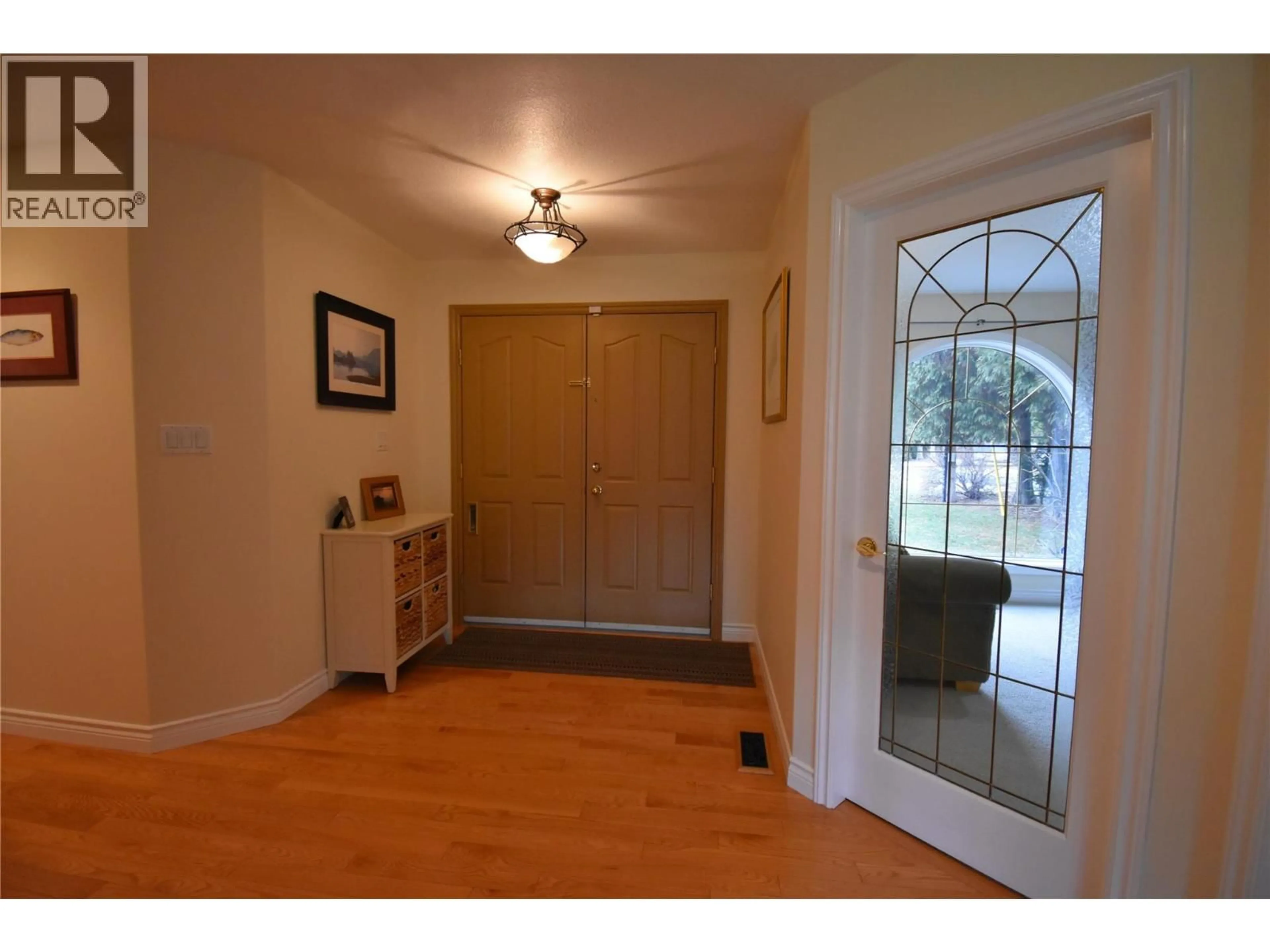 Indoor entryway for 2601 9TH AVENUE, Castlegar British Columbia V1N2Y7