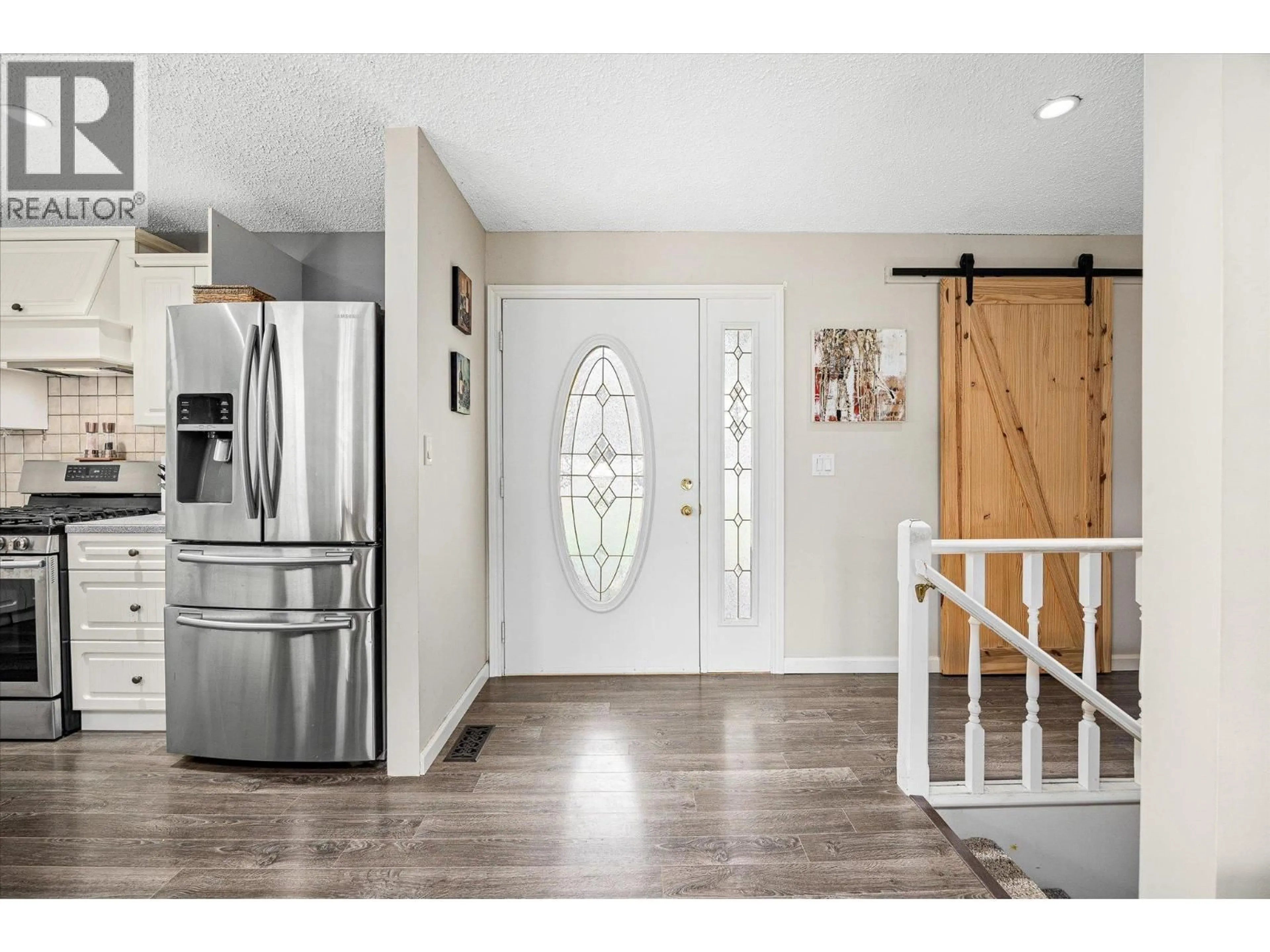 Indoor entryway for 2435 O'REILLY ROAD, Kelowna British Columbia V1W2V7