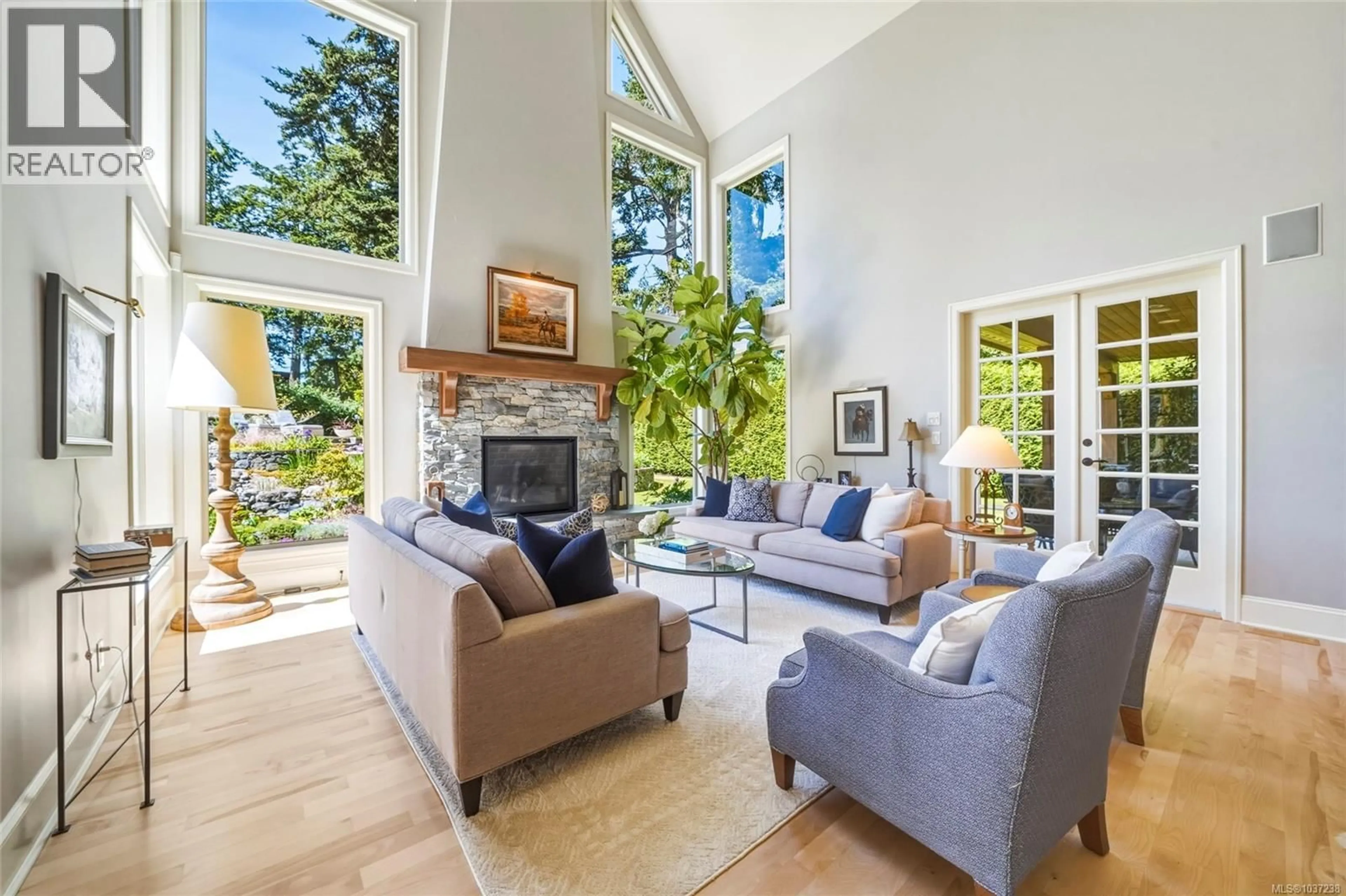 Living room with furniture, unknown for 2985 BAYNES ROAD, Saanich British Columbia V8N1Y4