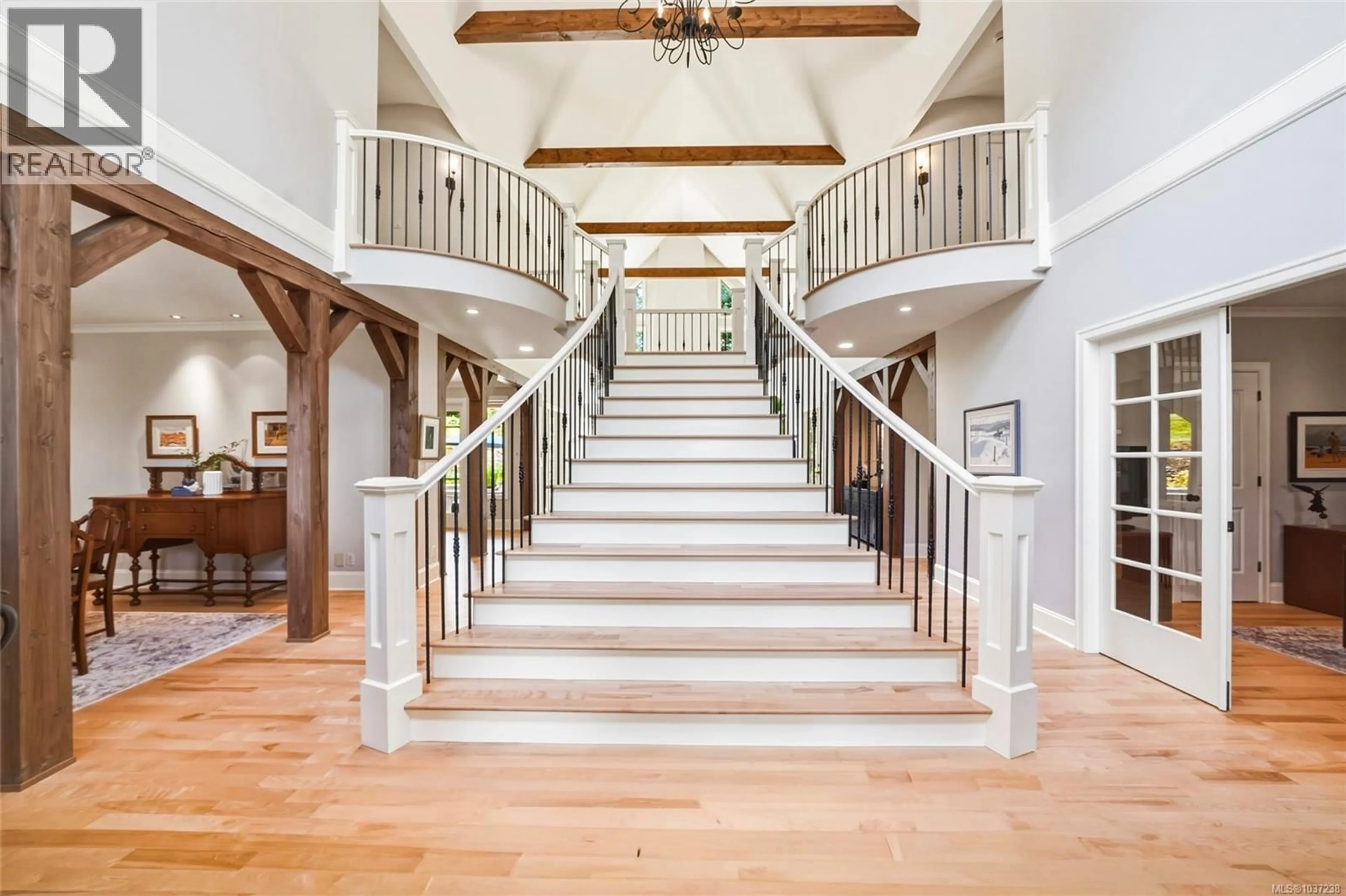 Indoor foyer for 2985 BAYNES ROAD, Saanich British Columbia V8N1Y4