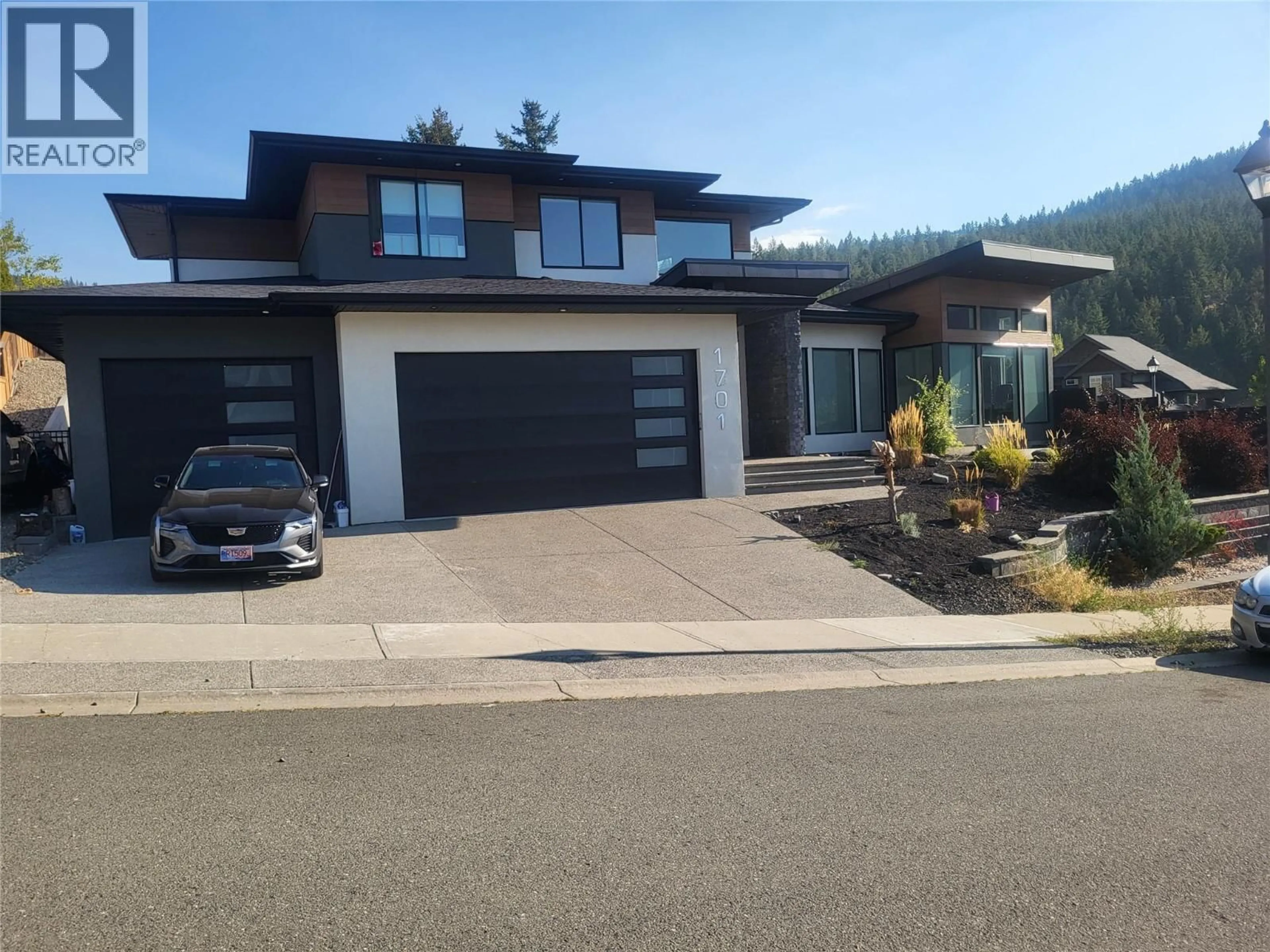 Home with vinyl exterior material, street for 1701 BIRKENHEAD PLACE, Kamloops British Columbia V2E2T6