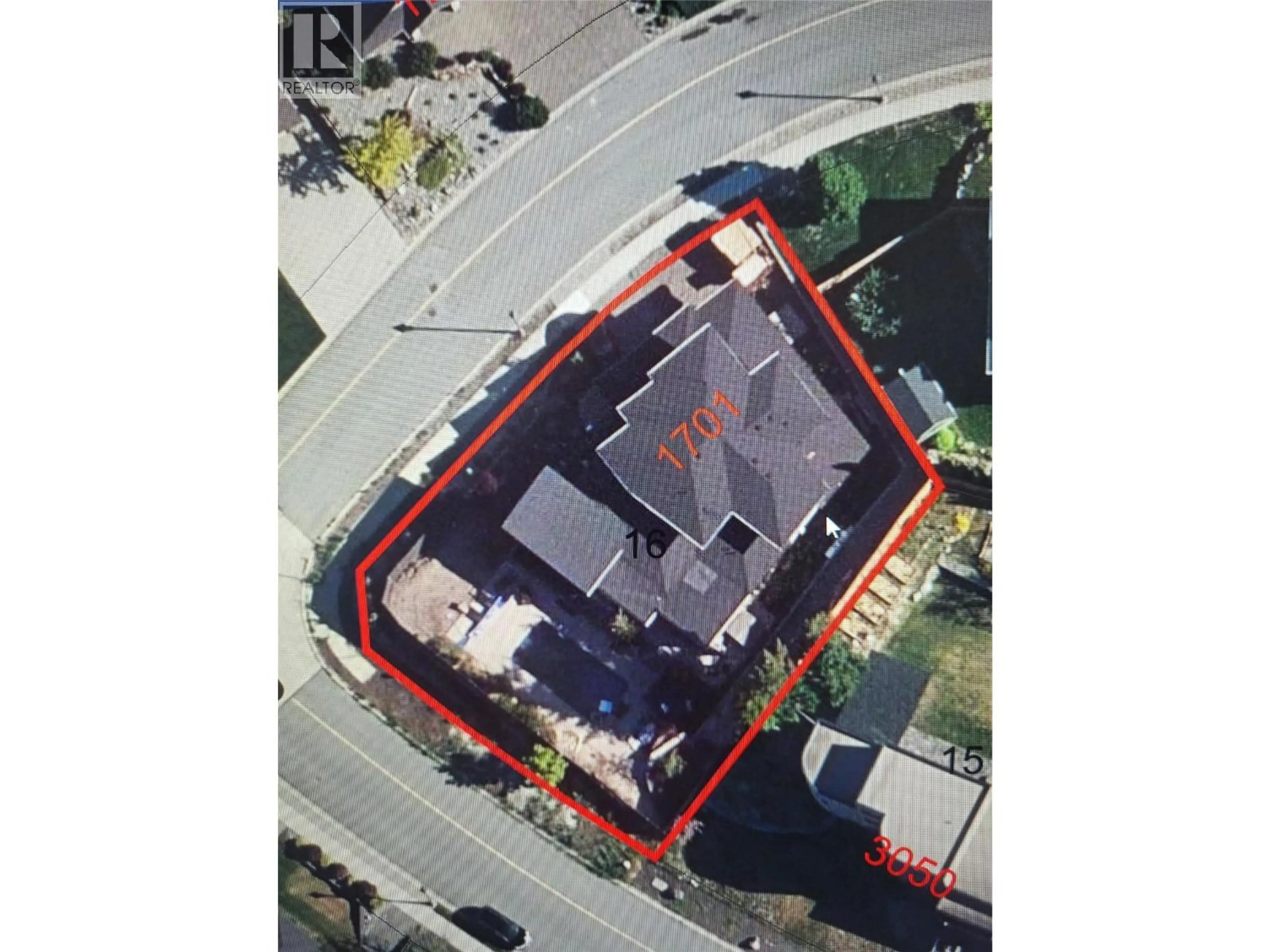 A pic from outside/outdoor area/front of a property/back of a property/a pic from drone, street for 1701 BIRKENHEAD PLACE, Kamloops British Columbia V2E2T6