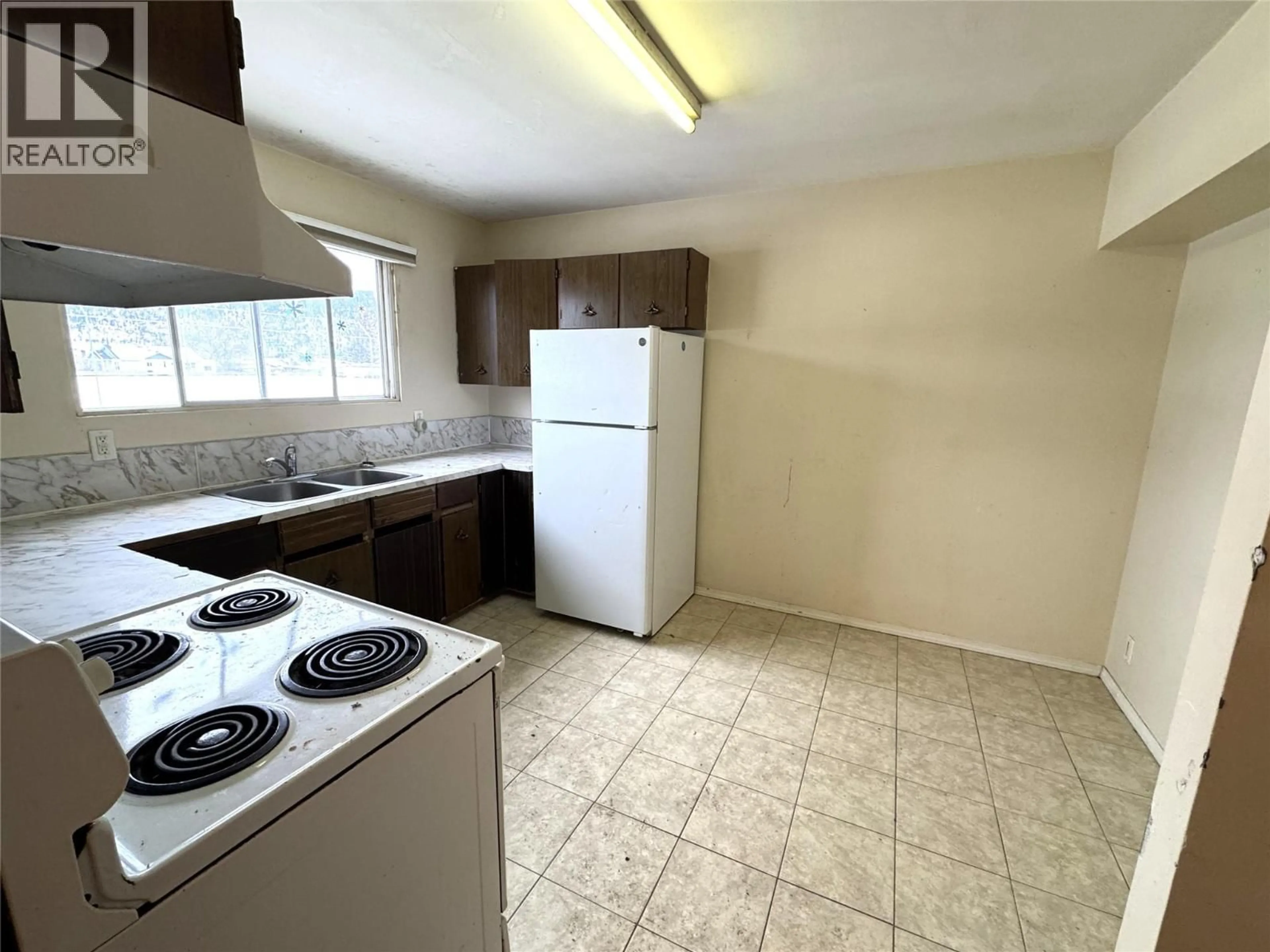 Standard kitchen, unknown for 1666 DOUGLAS STREET, Merritt British Columbia V1K1B8