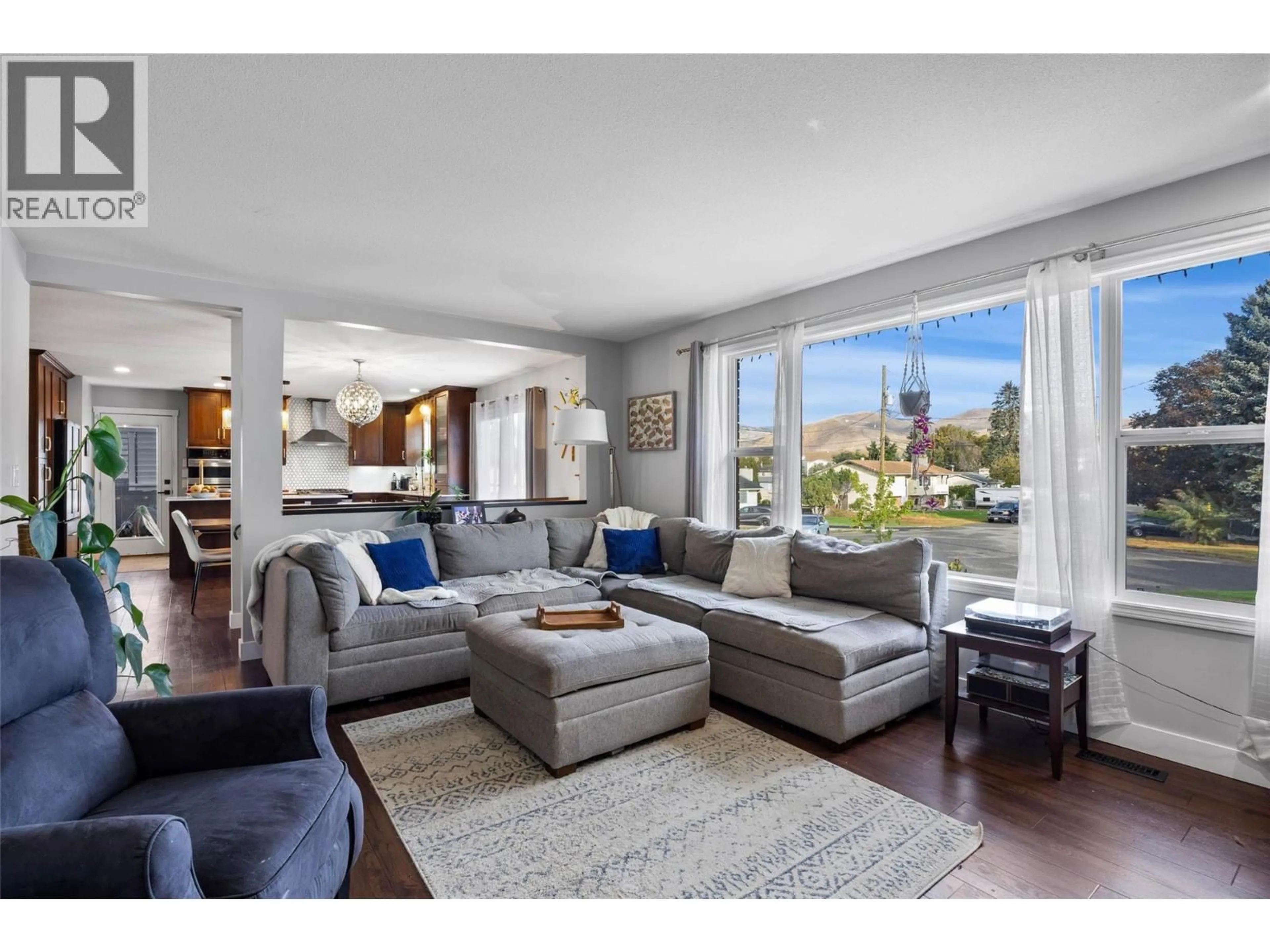 Living room with furniture, unknown for 1795 DELNOR CRESCENT, Kamloops British Columbia V2B4H9