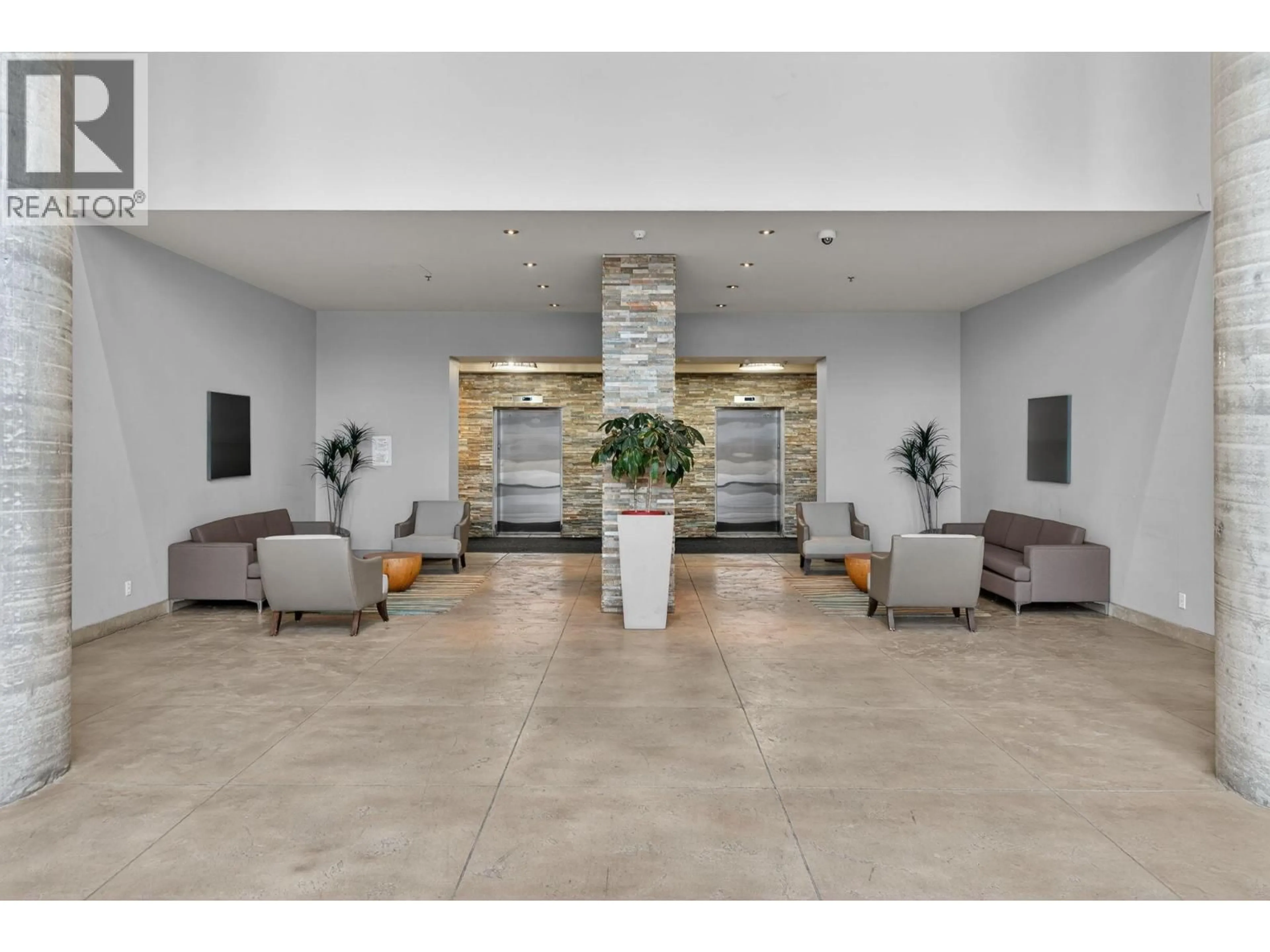 Lobby for 403 - 2040 SPRINGFIELD ROAD, Kelowna British Columbia V1Y9N7