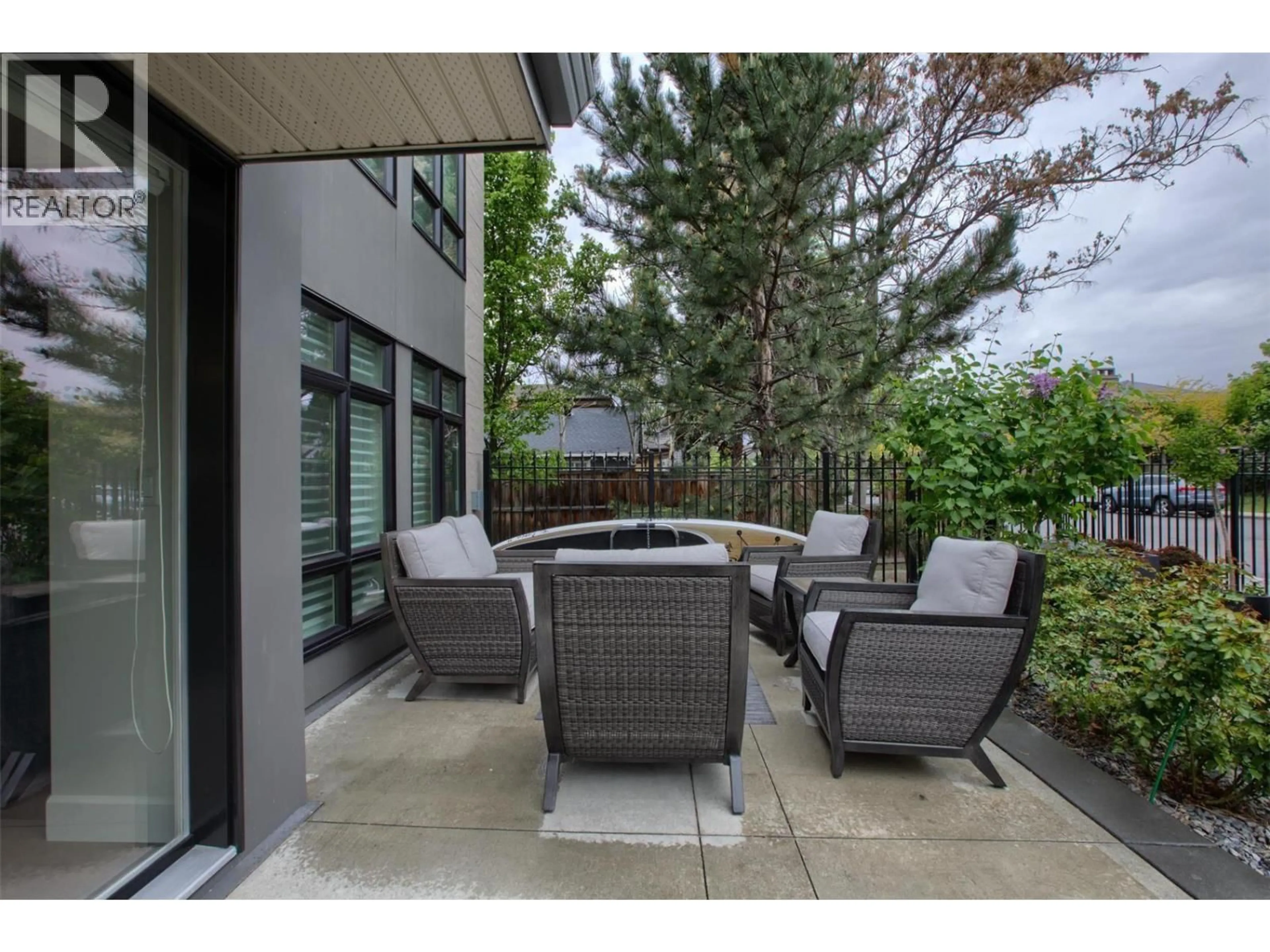 Patio, street for 108 - 457 WEST AVENUE, Kelowna British Columbia V1Y6J6