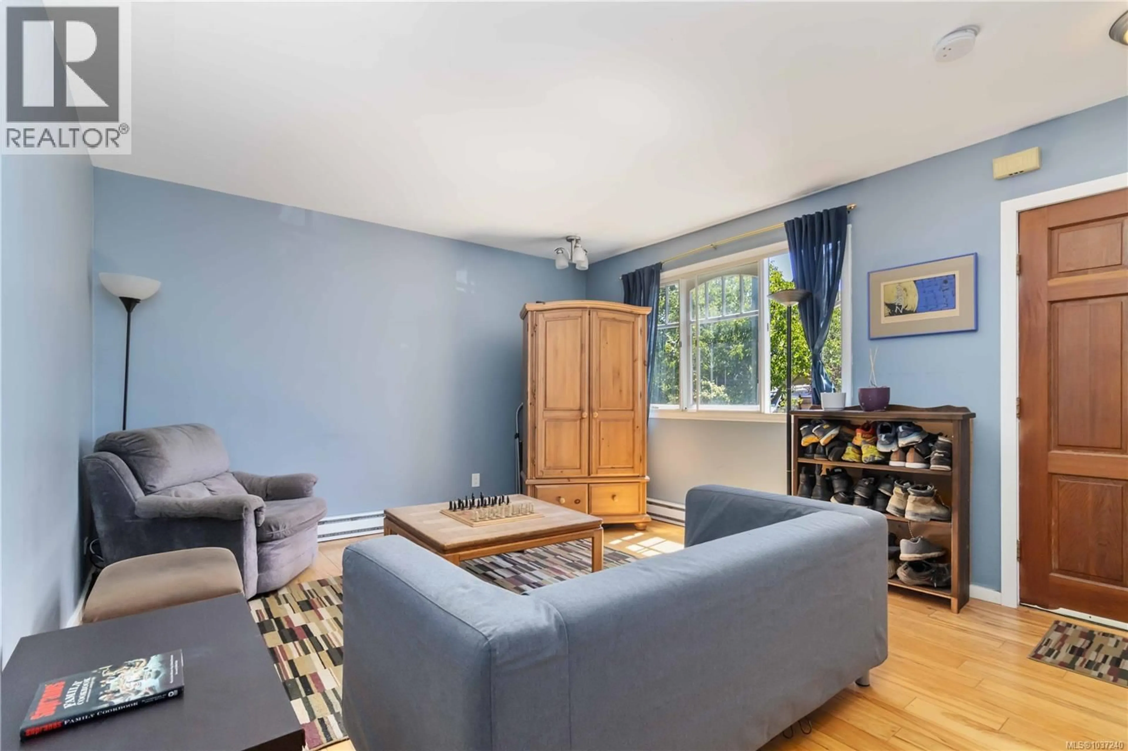 Living room with furniture, unknown for 1334 PEMBROKE STREET, Victoria British Columbia V8R1V4
