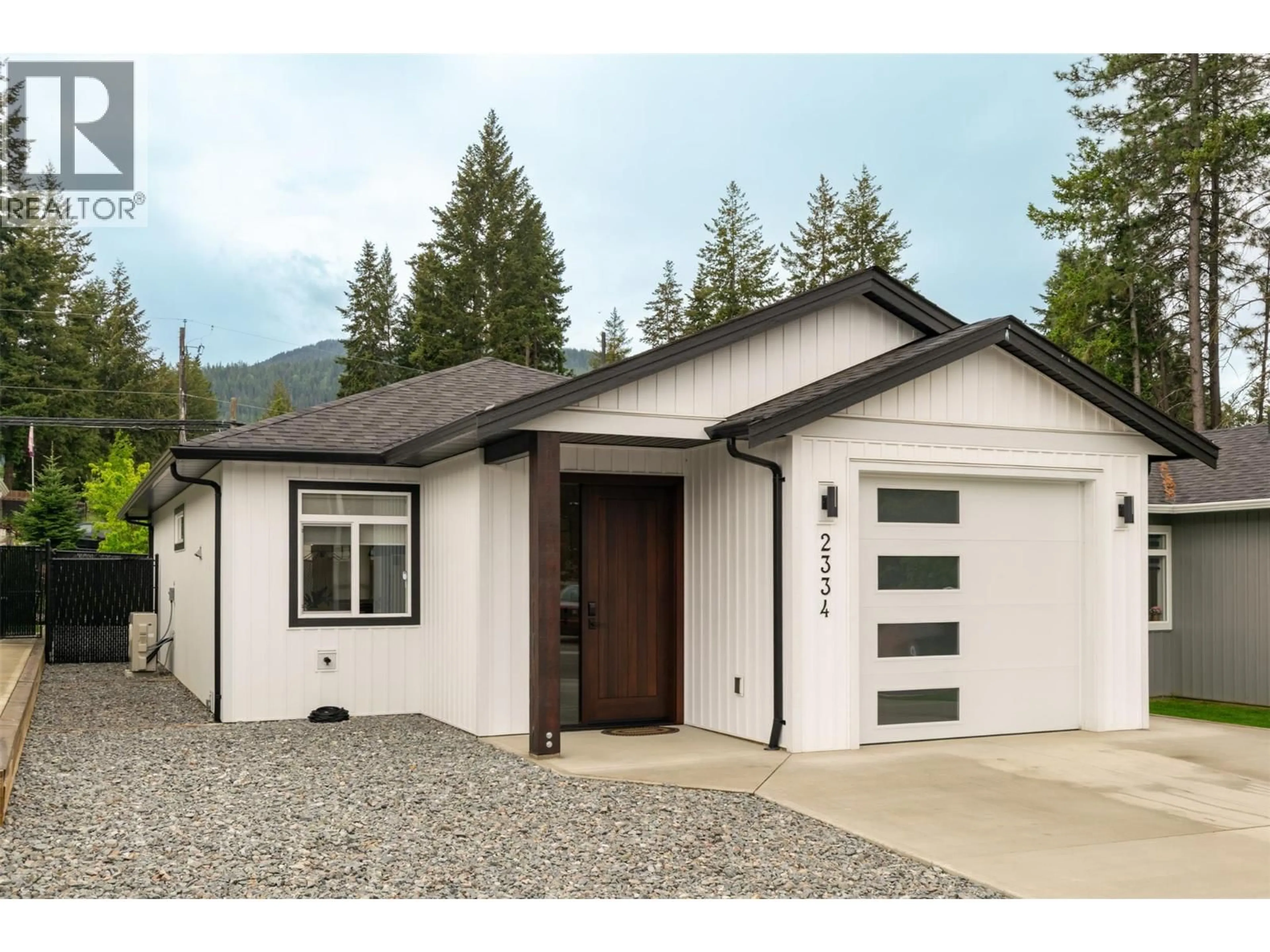 Home with vinyl exterior material, mountain view for 2334 6 AVENUE SOUTHEAST, Salmon Arm British Columbia V1E0H1