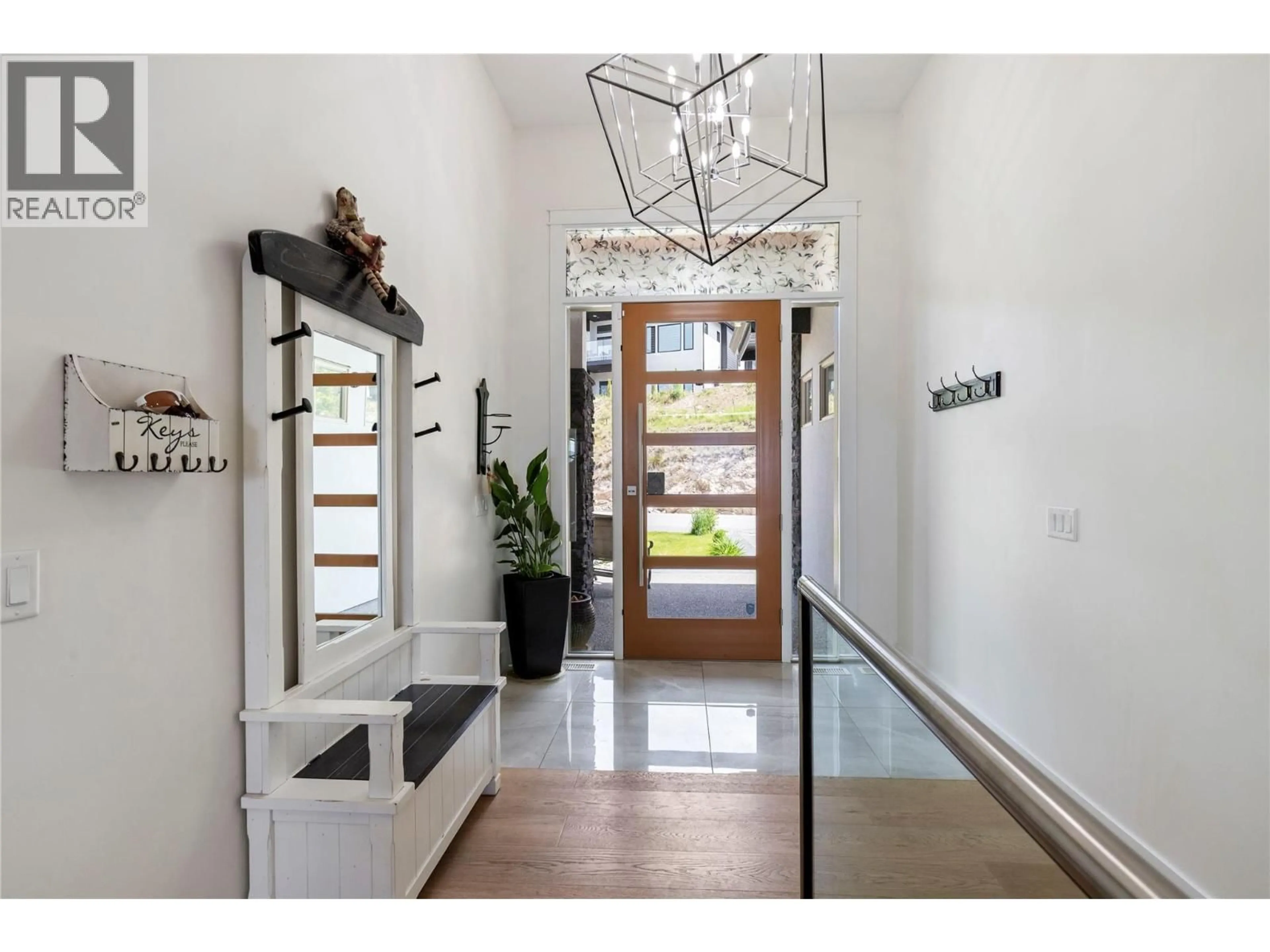 Indoor entryway for 2202 TRAMONTO COURT, Kelowna British Columbia V1P1V1