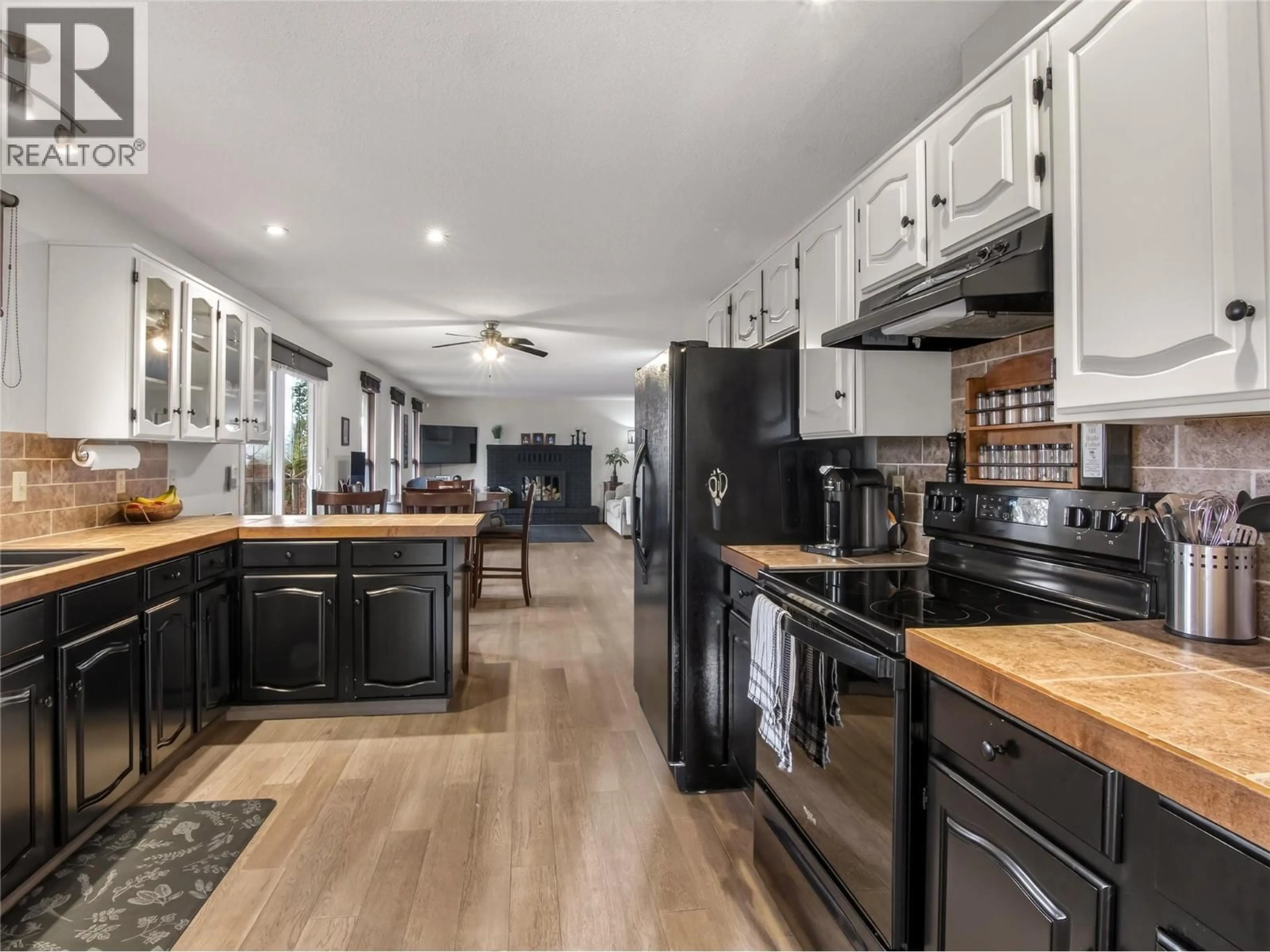 Open concept kitchen, unknown for 130 LAUREL PLACE, Penticton British Columbia V2A7S7