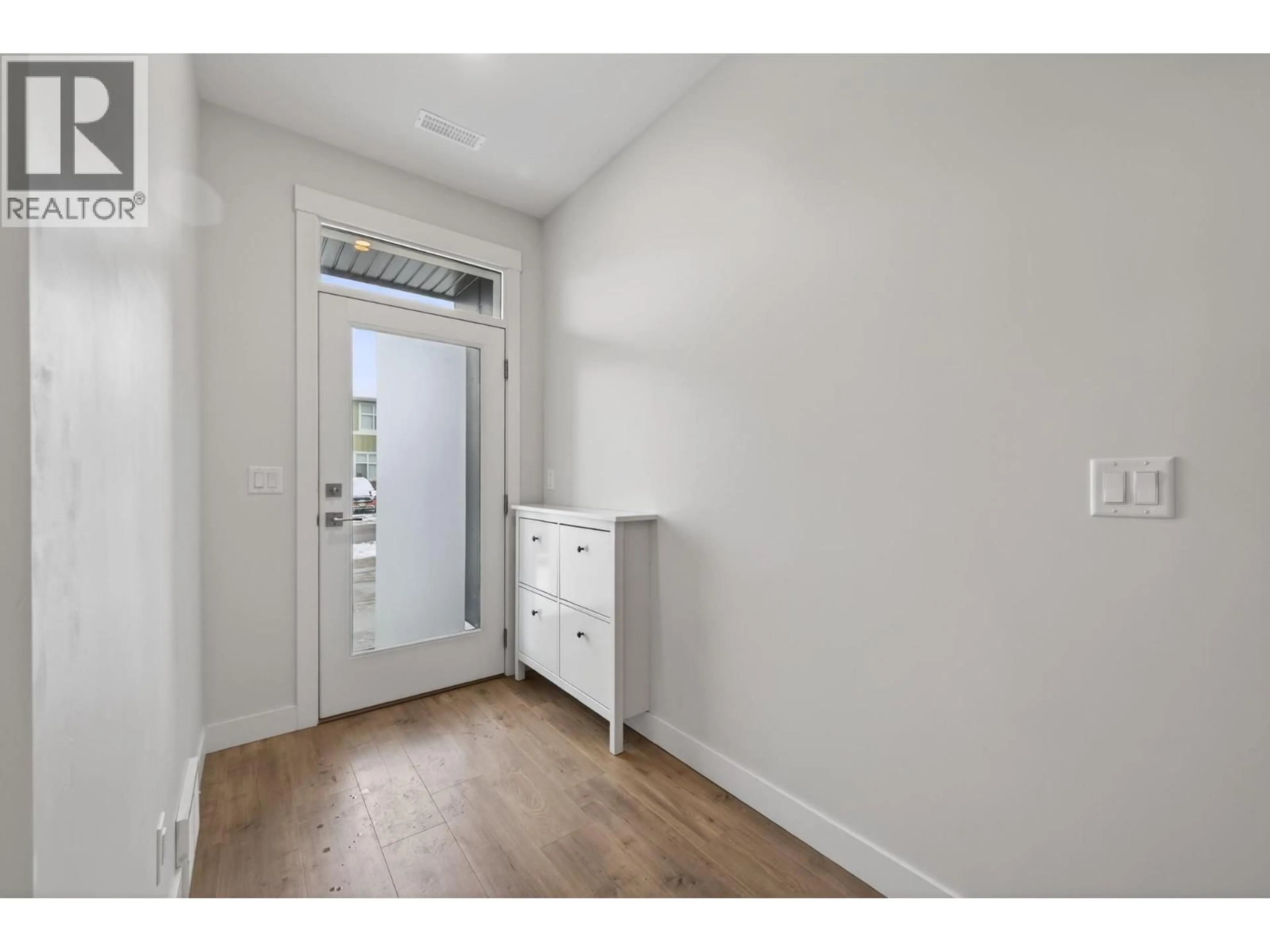 Indoor entryway for 125 - 1901 QU'APPELLE BOULEVARD, Kamloops British Columbia V2E0C9
