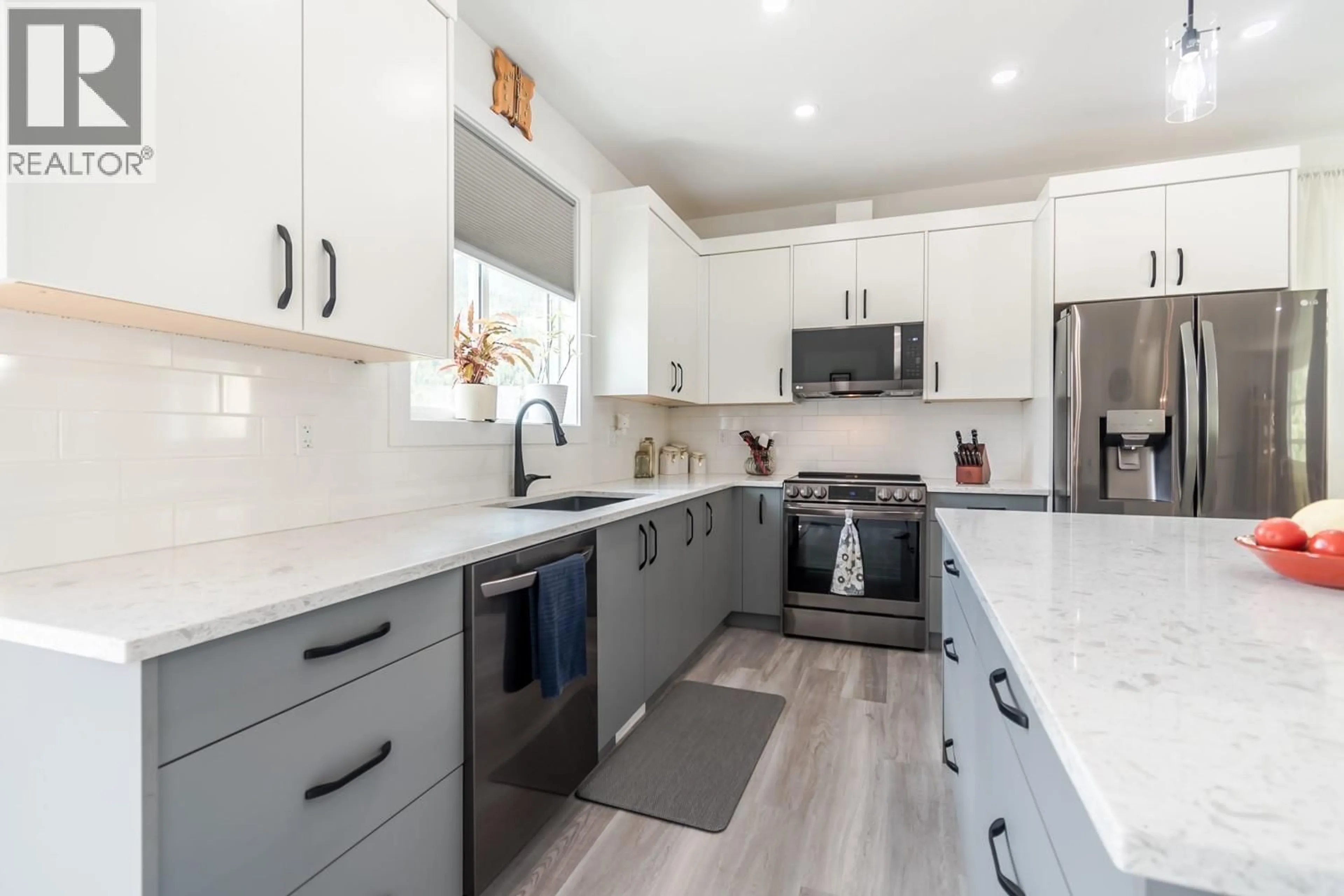 Open concept kitchen, ceramic/tile floor for 180 HOLLYWOOD CRESCENT, Lillooet British Columbia V0K1V0