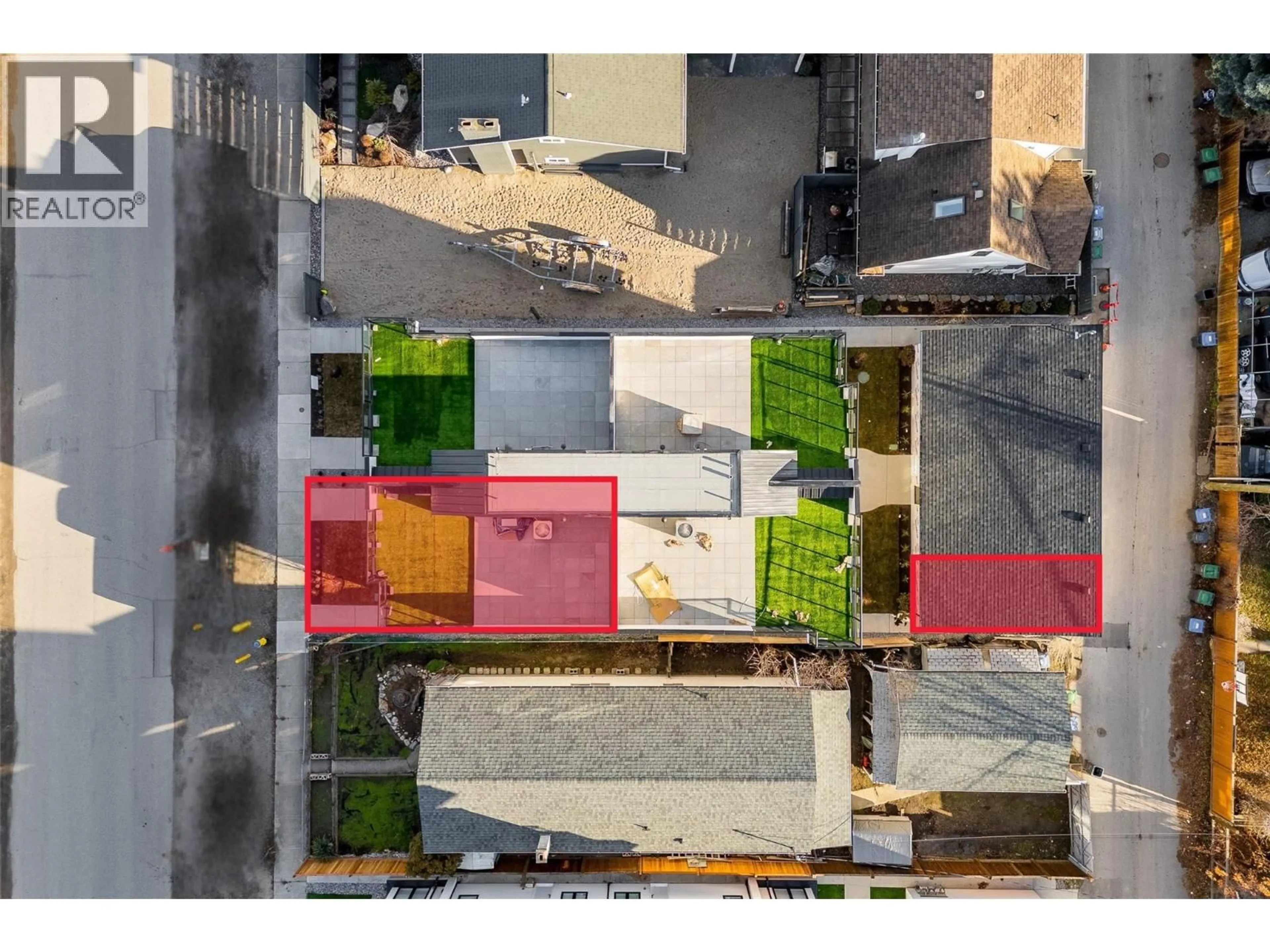 A pic from outside/outdoor area/front of a property/back of a property/a pic from drone, street for 2 - 943 FULLER AVENUE, Kelowna British Columbia V1Y6X5
