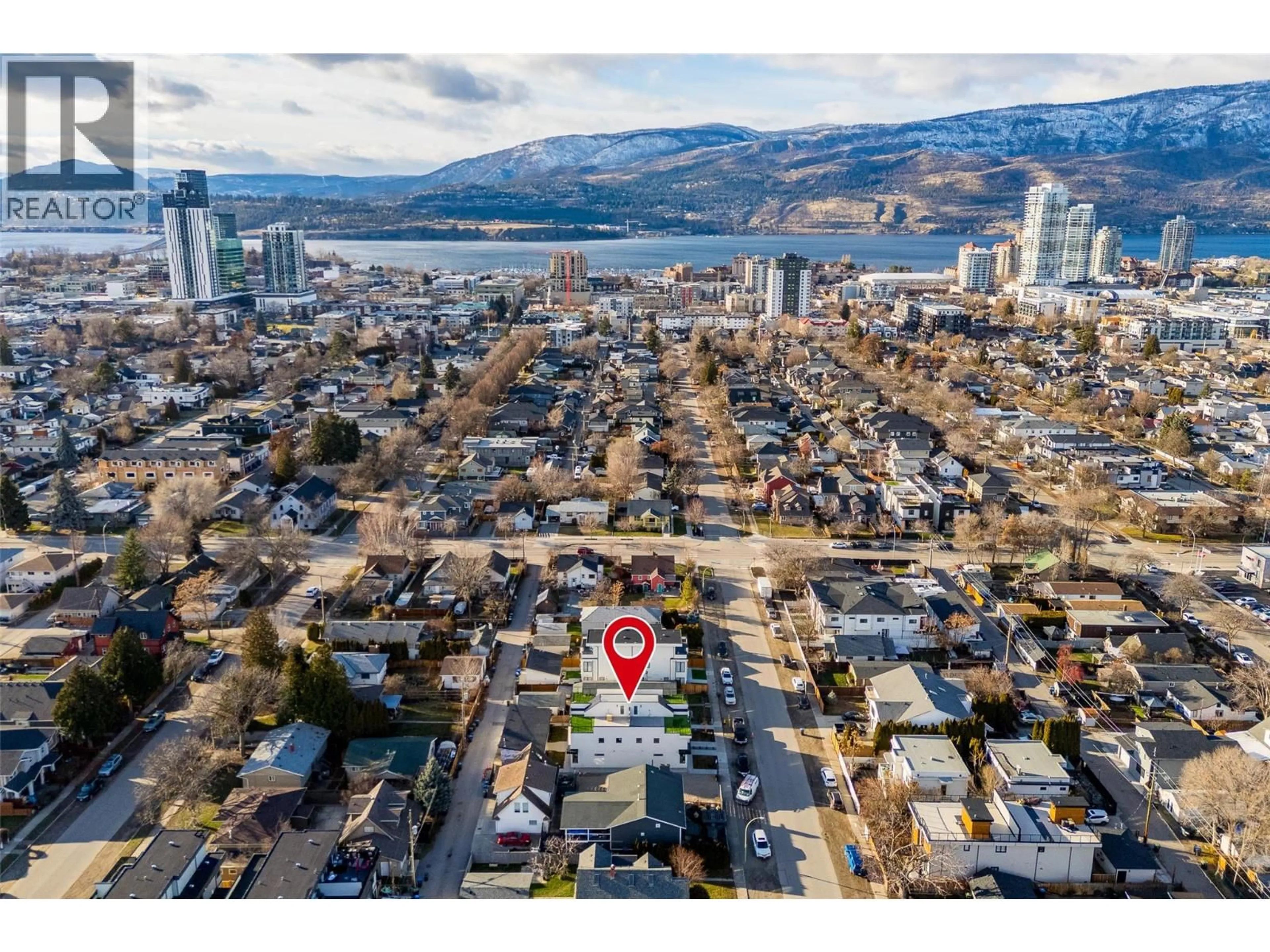 A pic from outside/outdoor area/front of a property/back of a property/a pic from drone, street for 2 - 943 FULLER AVENUE, Kelowna British Columbia V1Y6X5