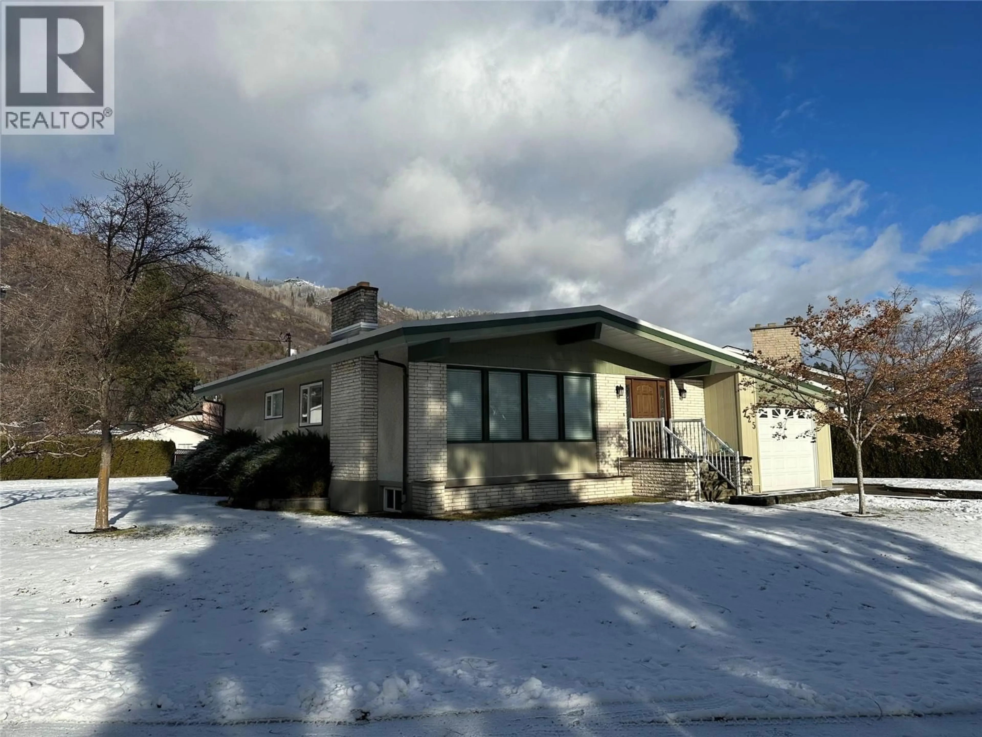 Unknown for 725 3RD STREET, Montrose British Columbia V0G1P0