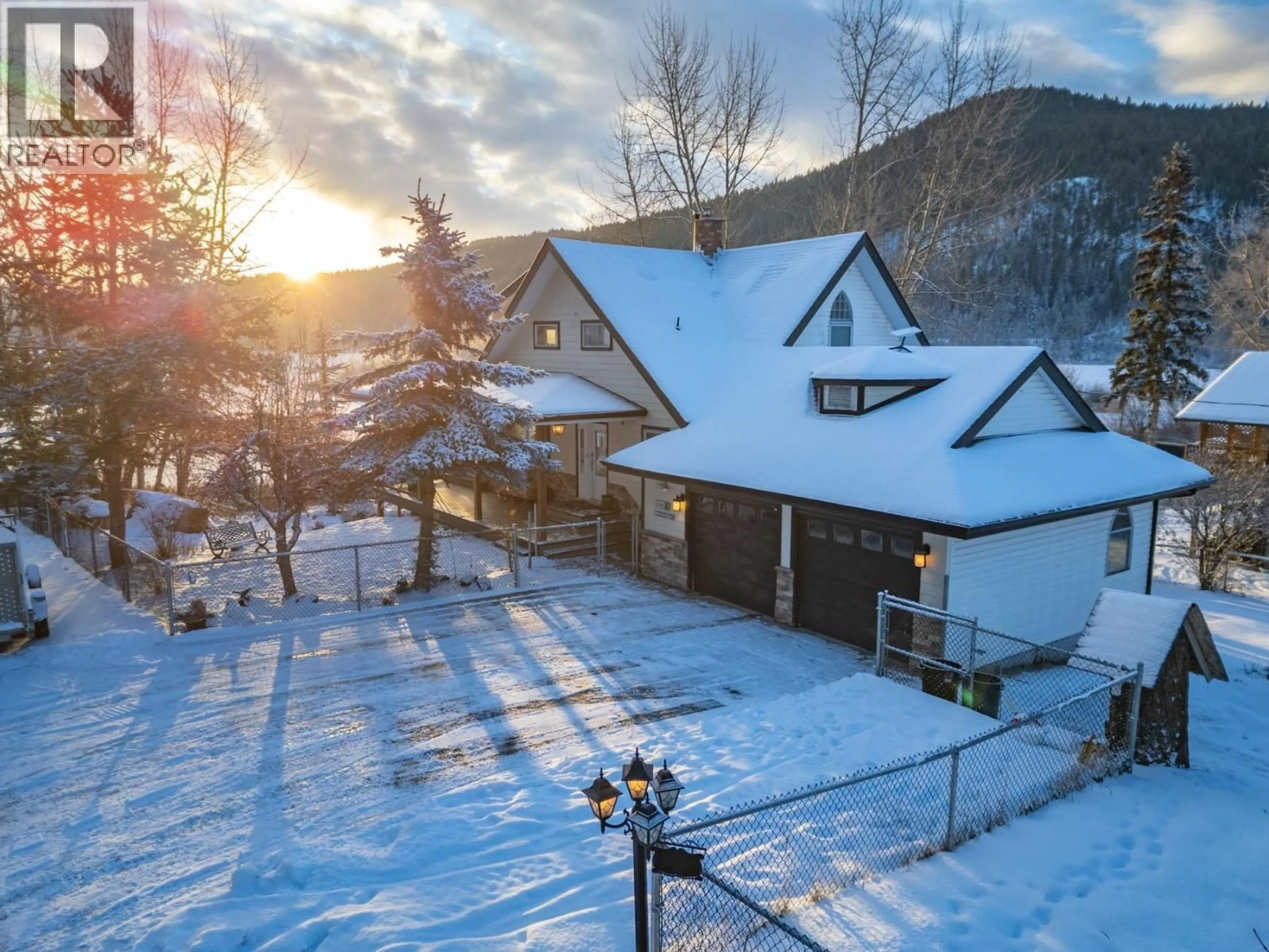A pic from outside/outdoor area/front of a property/back of a property/a pic from drone, mountain view for 3060 MAQUINNA ROAD, Kamloops British Columbia V0E3E1