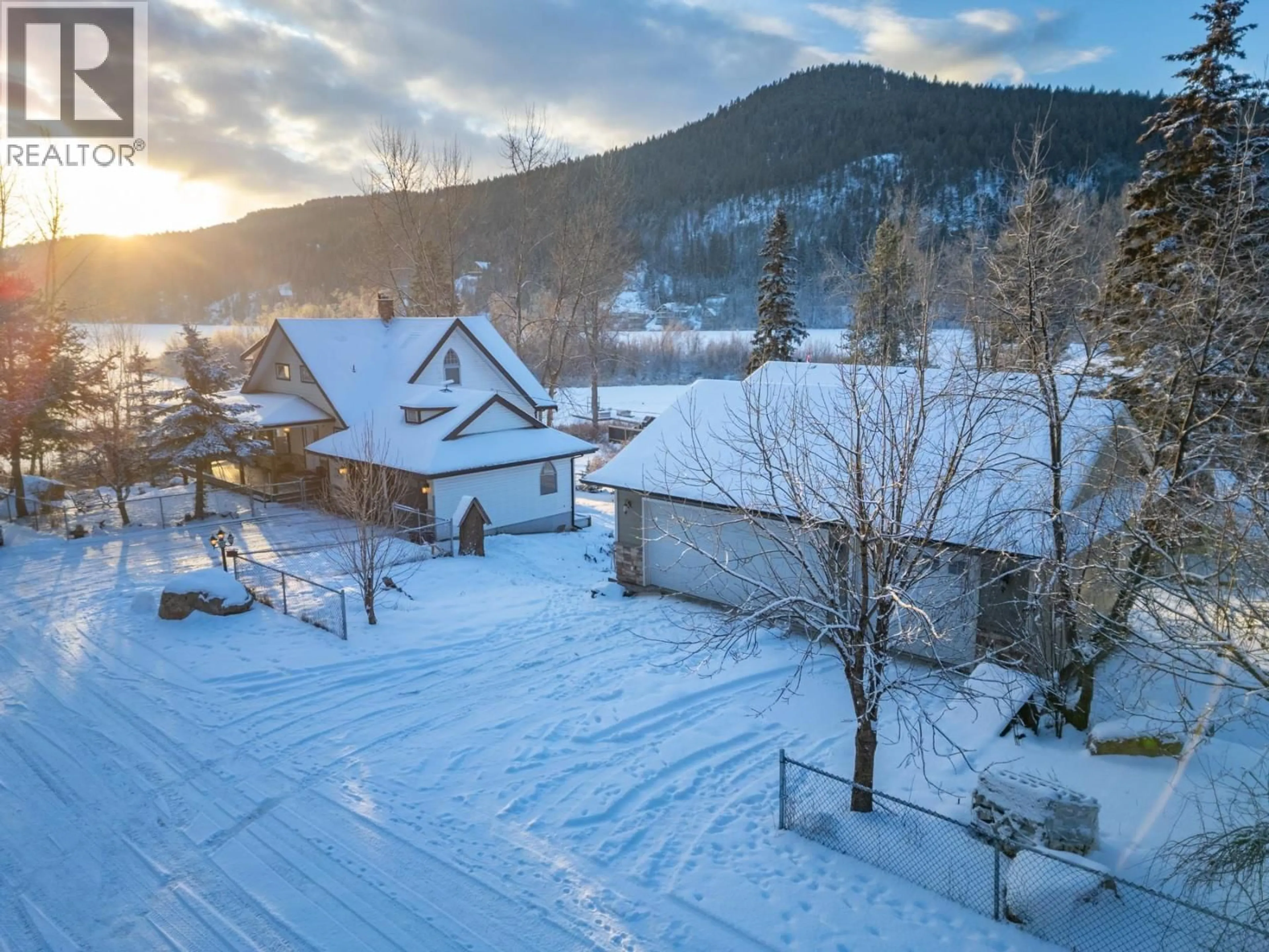 A pic from outside/outdoor area/front of a property/back of a property/a pic from drone, mountain view for 3060 MAQUINNA ROAD, Kamloops British Columbia V0E3E1