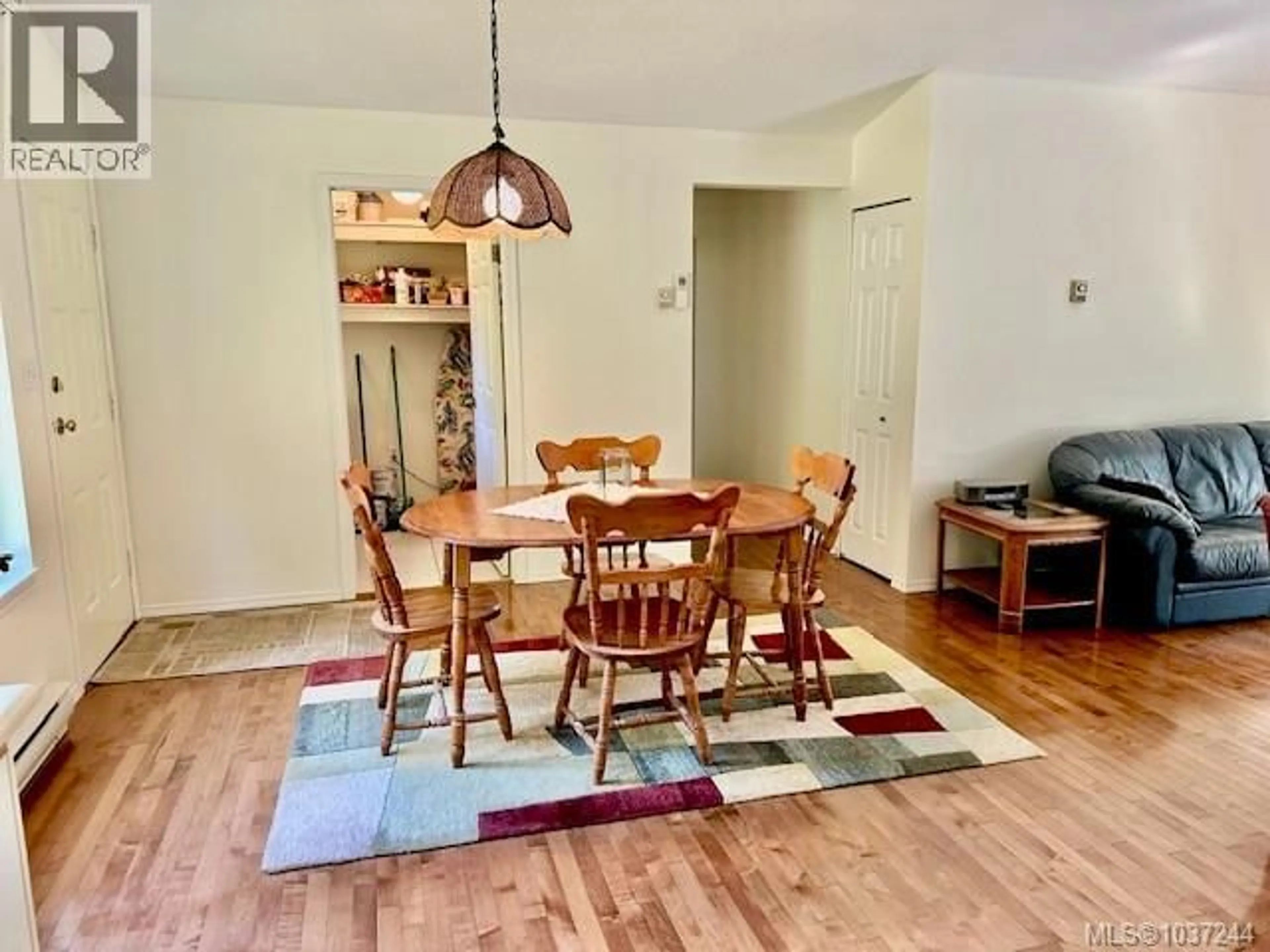 Dining room, wood/laminate floor for 1825 LACKEHAVEN DRIVE, Gabriola Island British Columbia V0R1X6