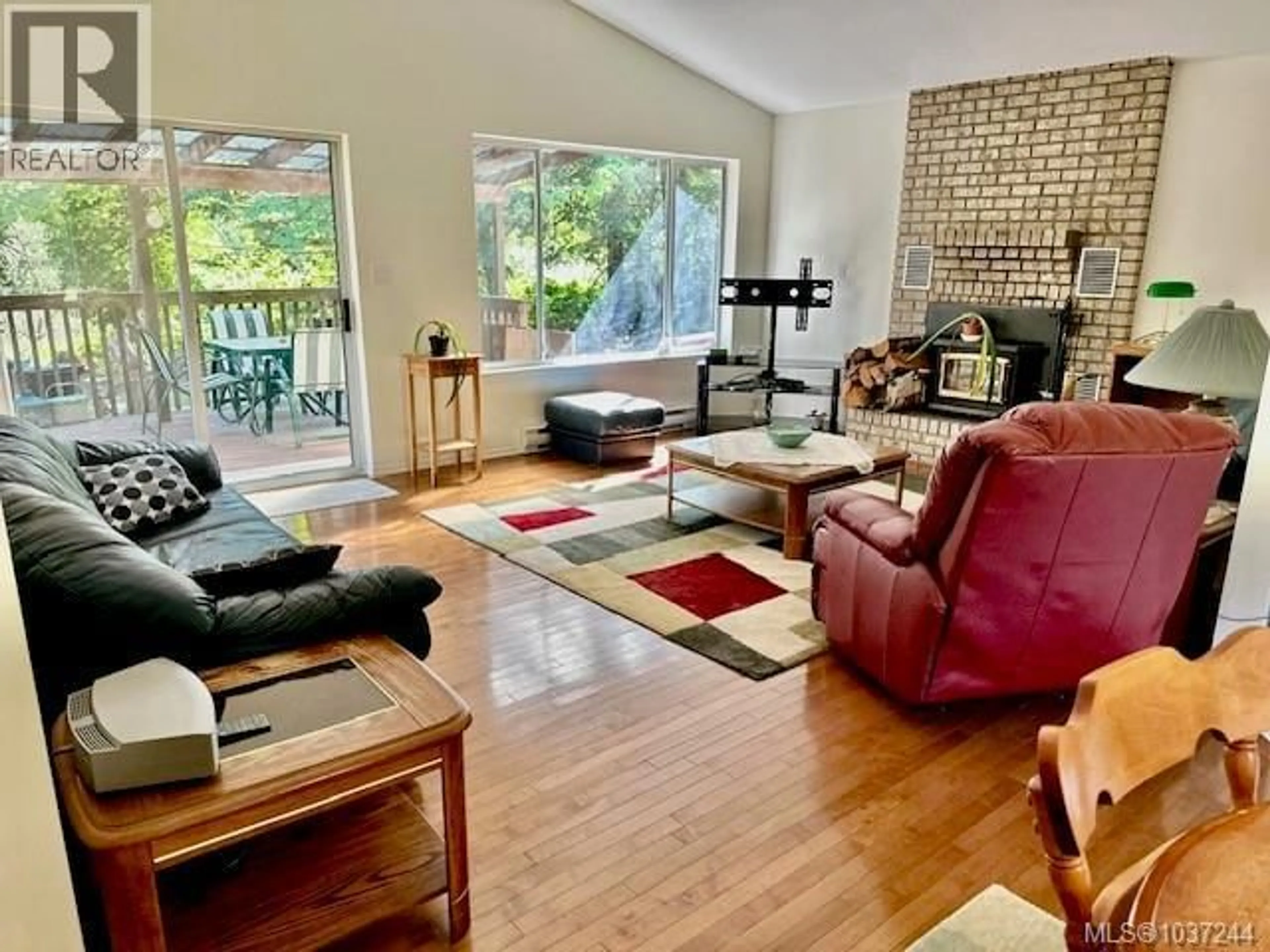 Living room with furniture, unknown for 1825 LACKEHAVEN DRIVE, Gabriola Island British Columbia V0R1X6