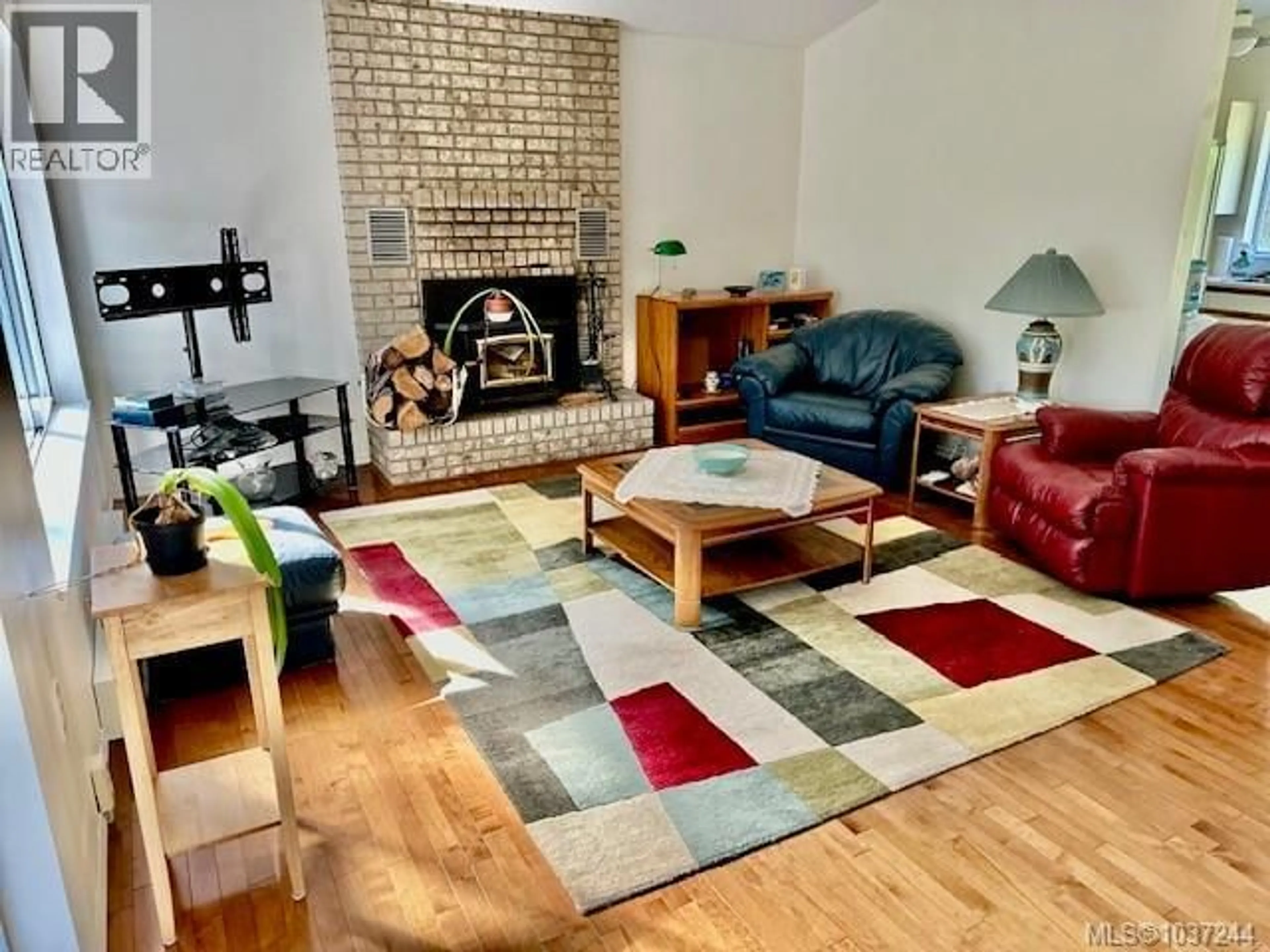 Living room with furniture, unknown for 1825 LACKEHAVEN DRIVE, Gabriola Island British Columbia V0R1X6
