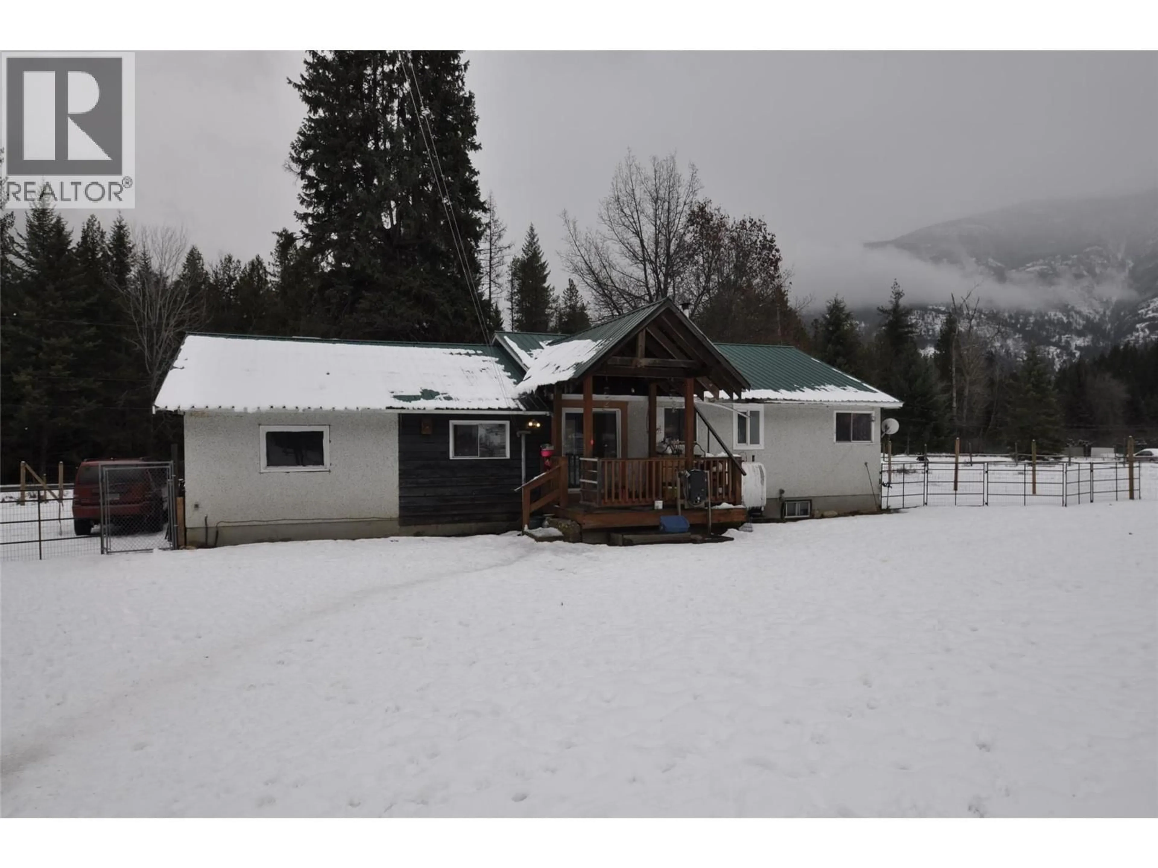 A pic from outside/outdoor area/front of a property/back of a property/a pic from drone, mountain view for 4085 PASSMORE UPPER ROAD, Winlaw British Columbia V0G2J0
