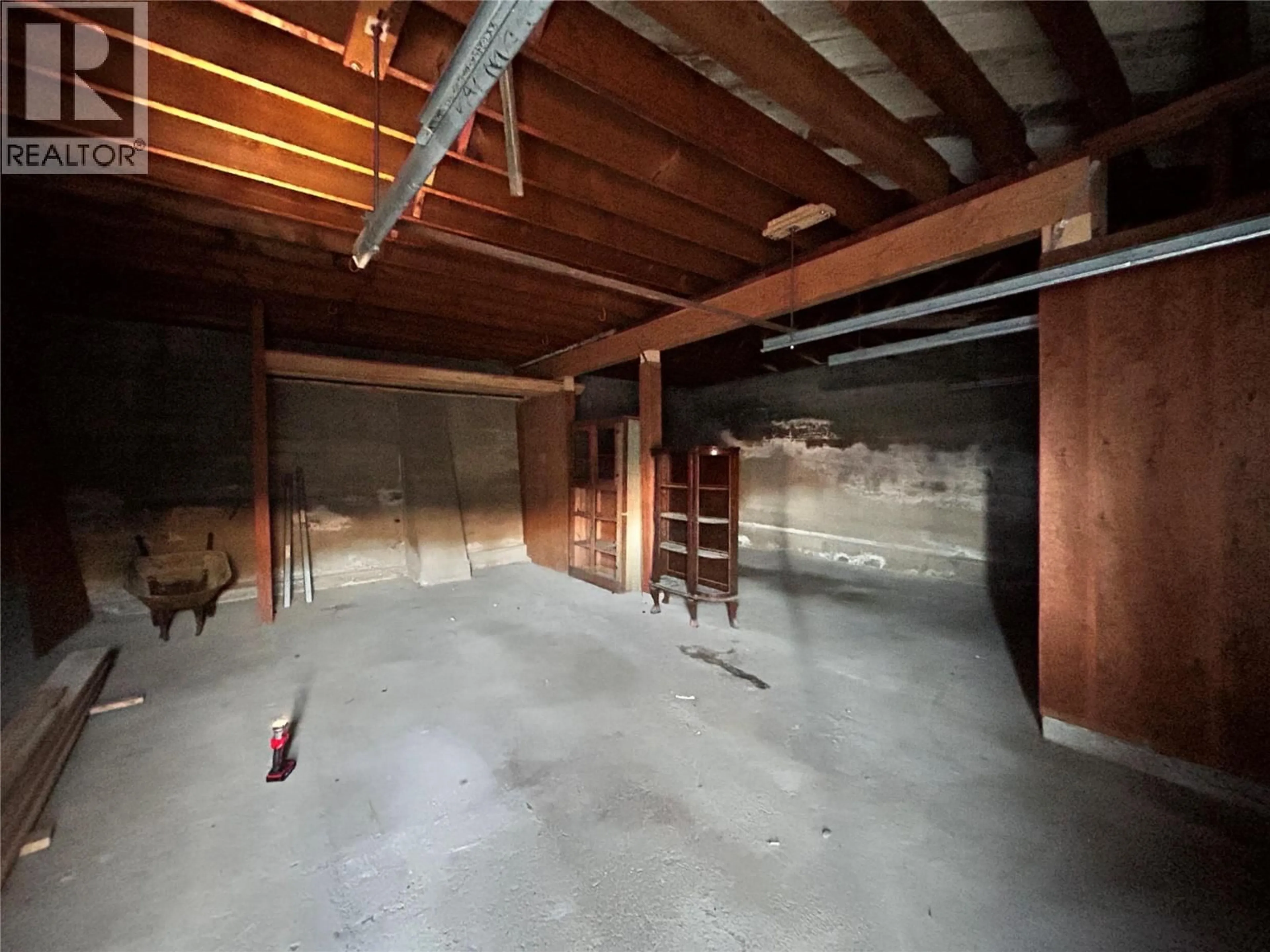 Indoor garage for 920 GLOVER ROAD, Trail British Columbia V1R3J9