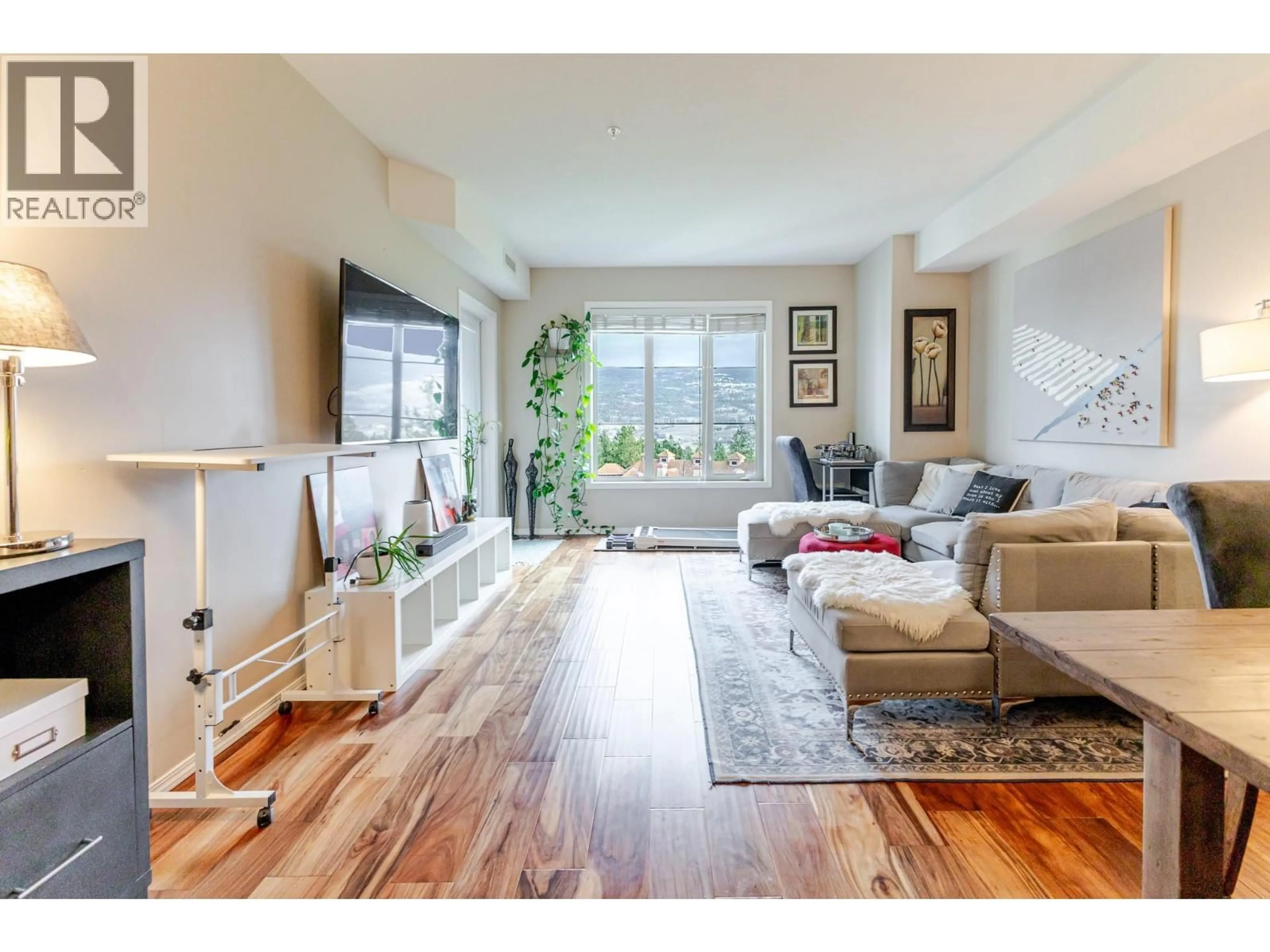 Living room with furniture, unknown for 1516 - 1875 COUNTRY CLUB DRIVE, Kelowna British Columbia V1V2W7