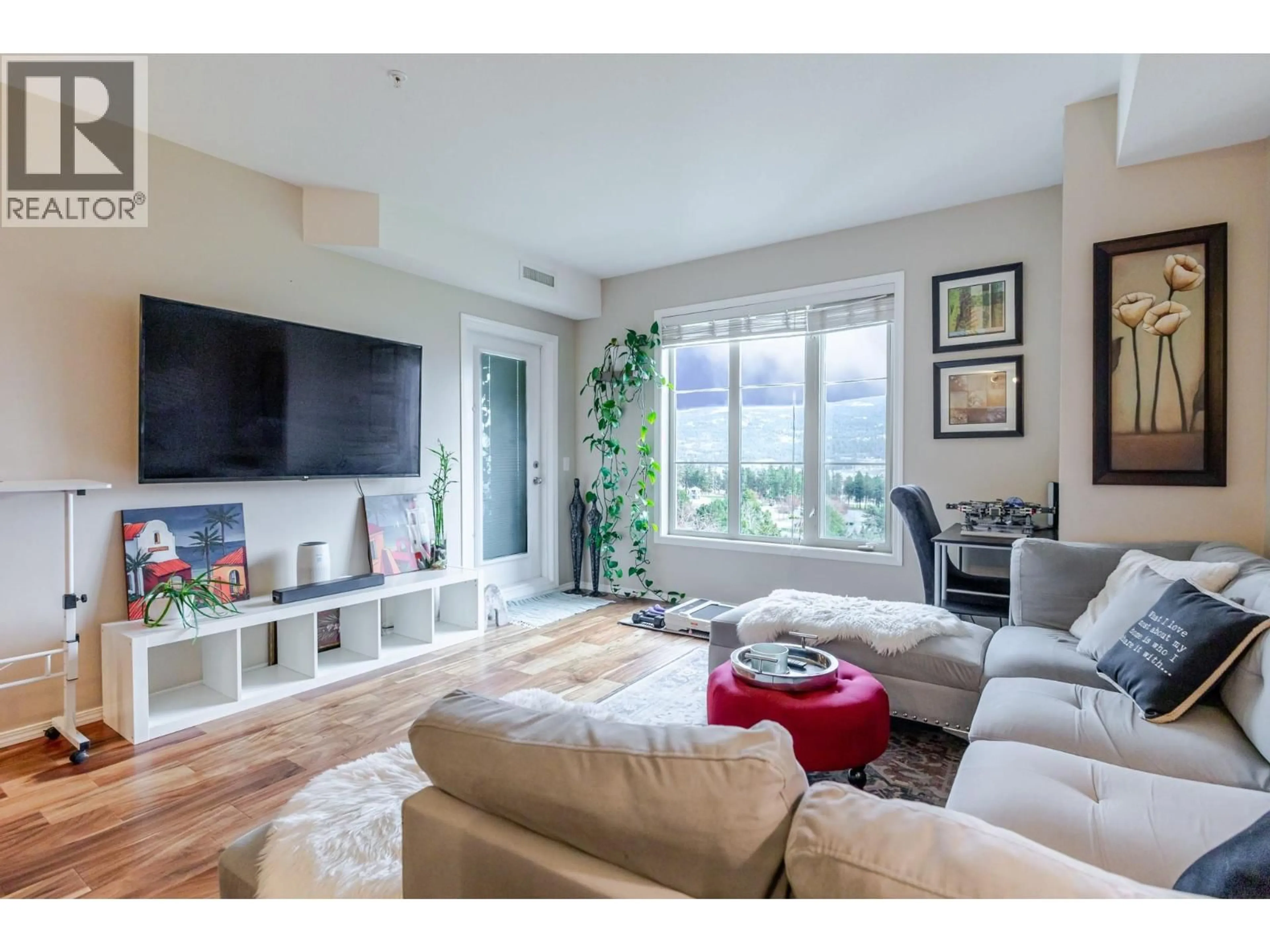 Living room with furniture, unknown for 1516 - 1875 COUNTRY CLUB DRIVE, Kelowna British Columbia V1V2W7