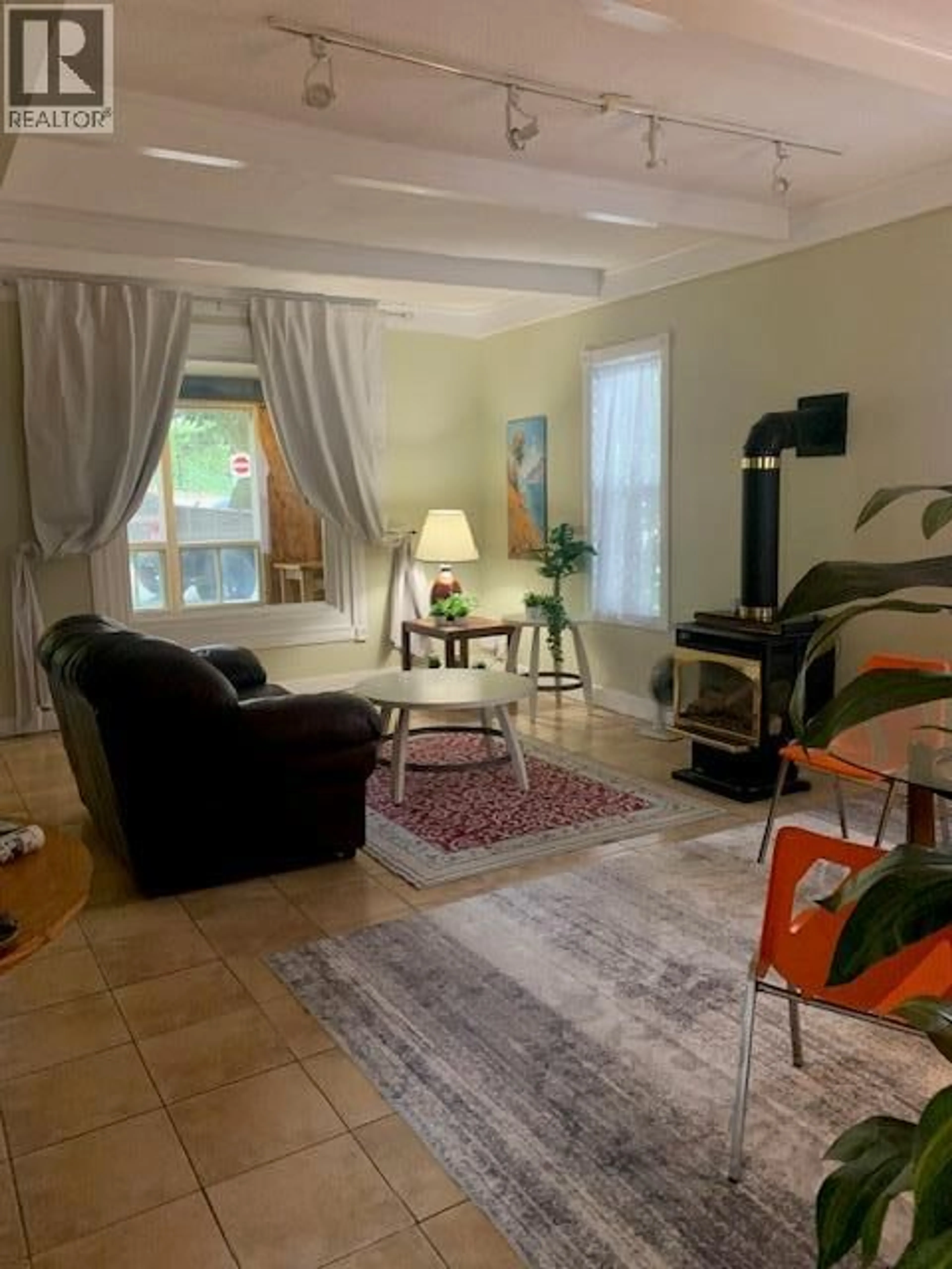 Living room with furniture, unknown for 915 FRONT STREET, Nelson British Columbia V1L4C1