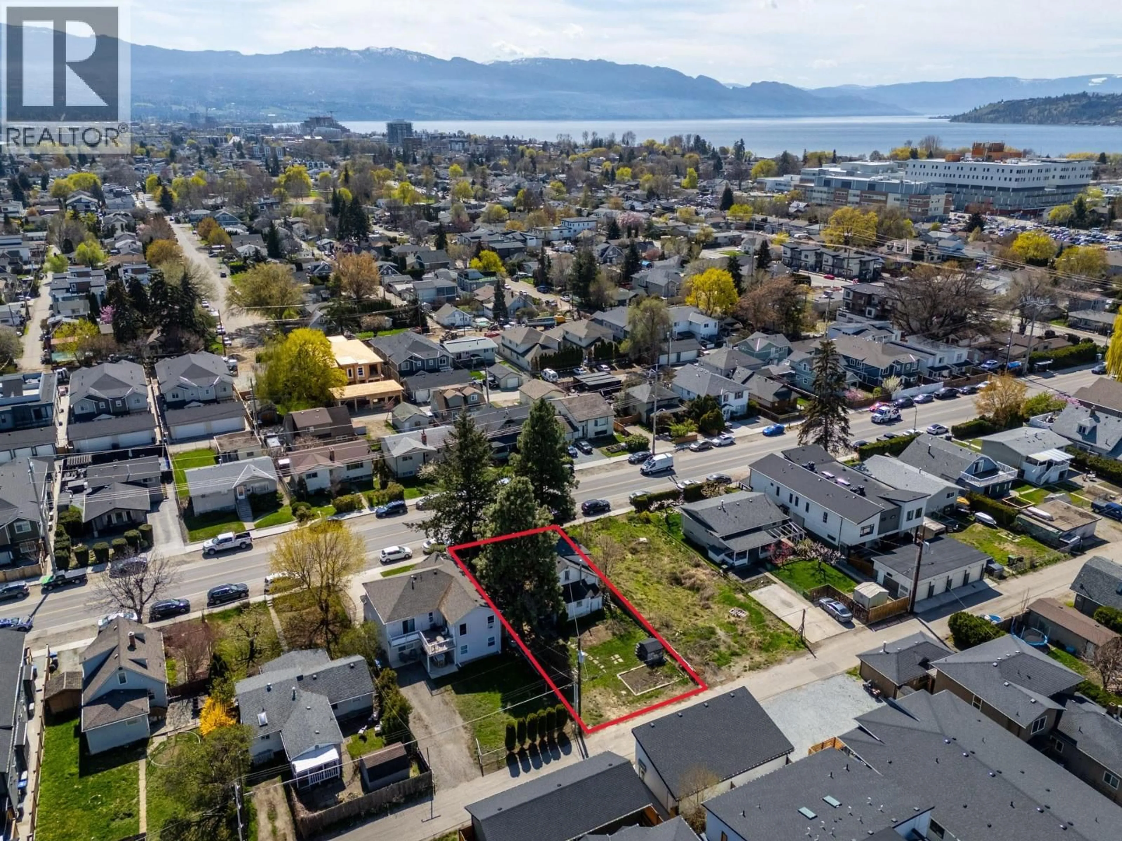 A pic from outside/outdoor area/front of a property/back of a property/a pic from drone, water/lake/river/ocean view for 790 CADDER AVENUE, Kelowna British Columbia V1Y5N6