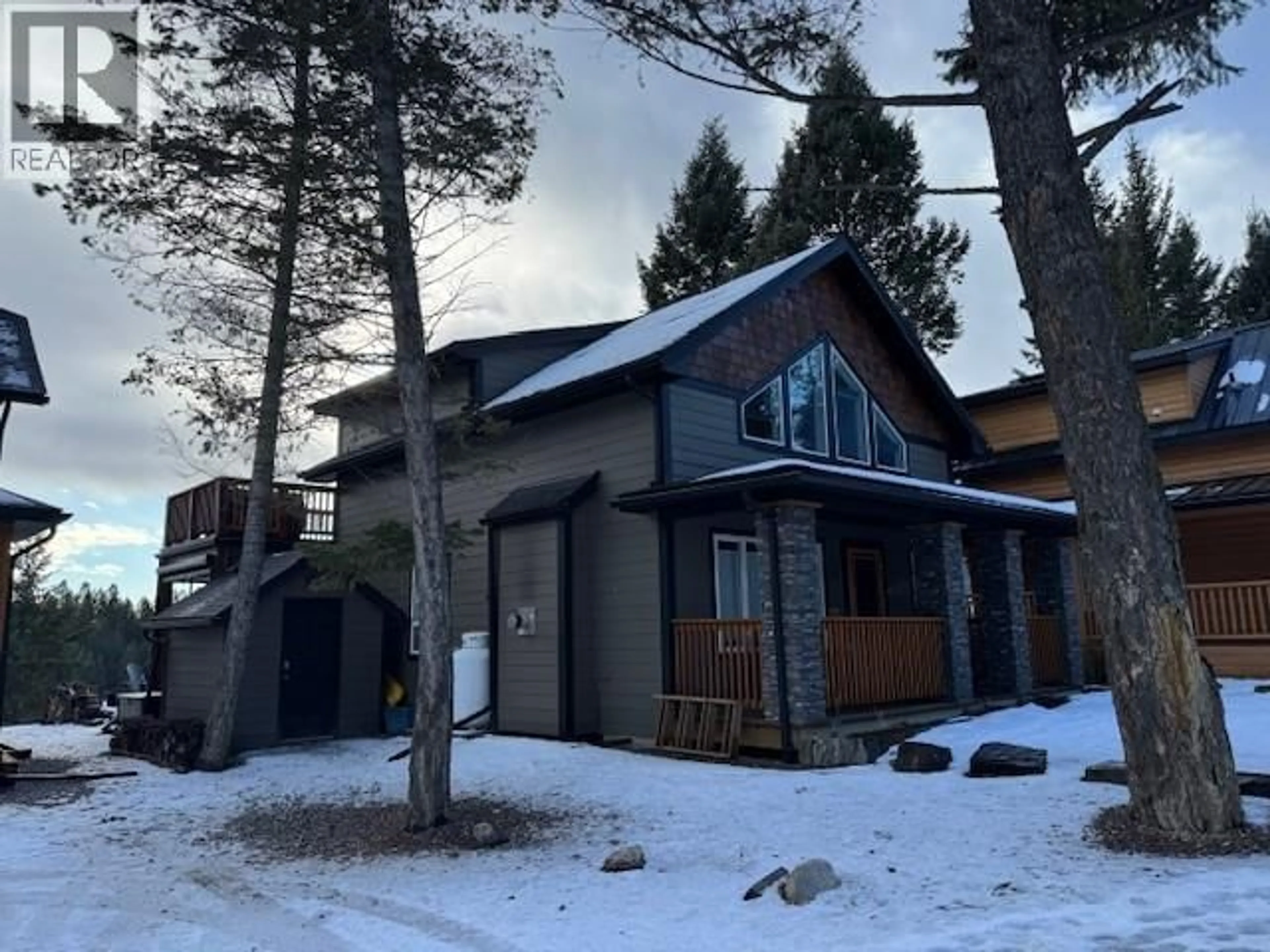 A pic from outside/outdoor area/front of a property/back of a property/a pic from drone, unknown for 40 - 4868 RIVERVIEW DRIVE, Edgewater British Columbia V0A1E0