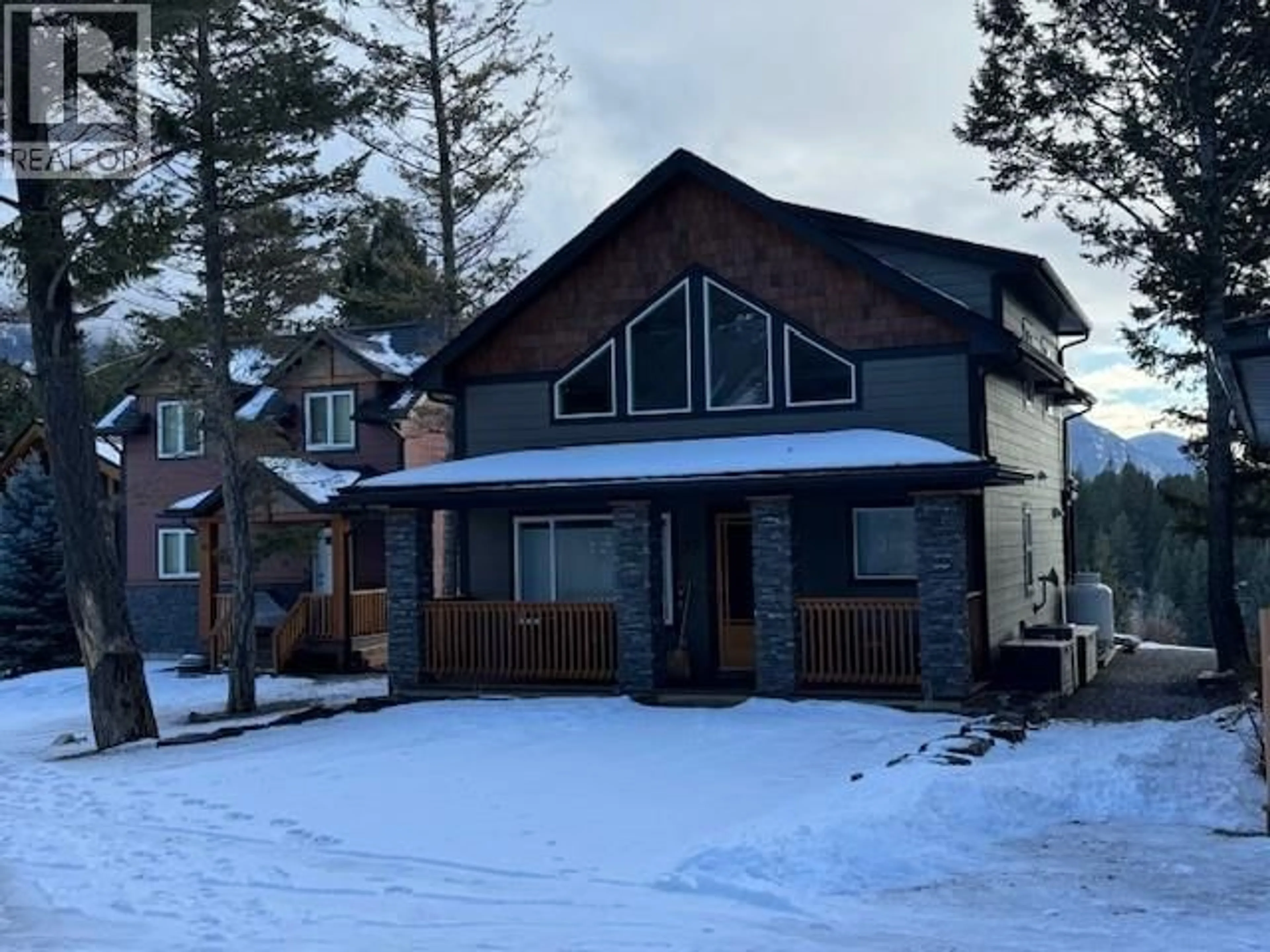 A pic from outside/outdoor area/front of a property/back of a property/a pic from drone, mountain view for 40 - 4868 RIVERVIEW DRIVE, Edgewater British Columbia V0A1E0