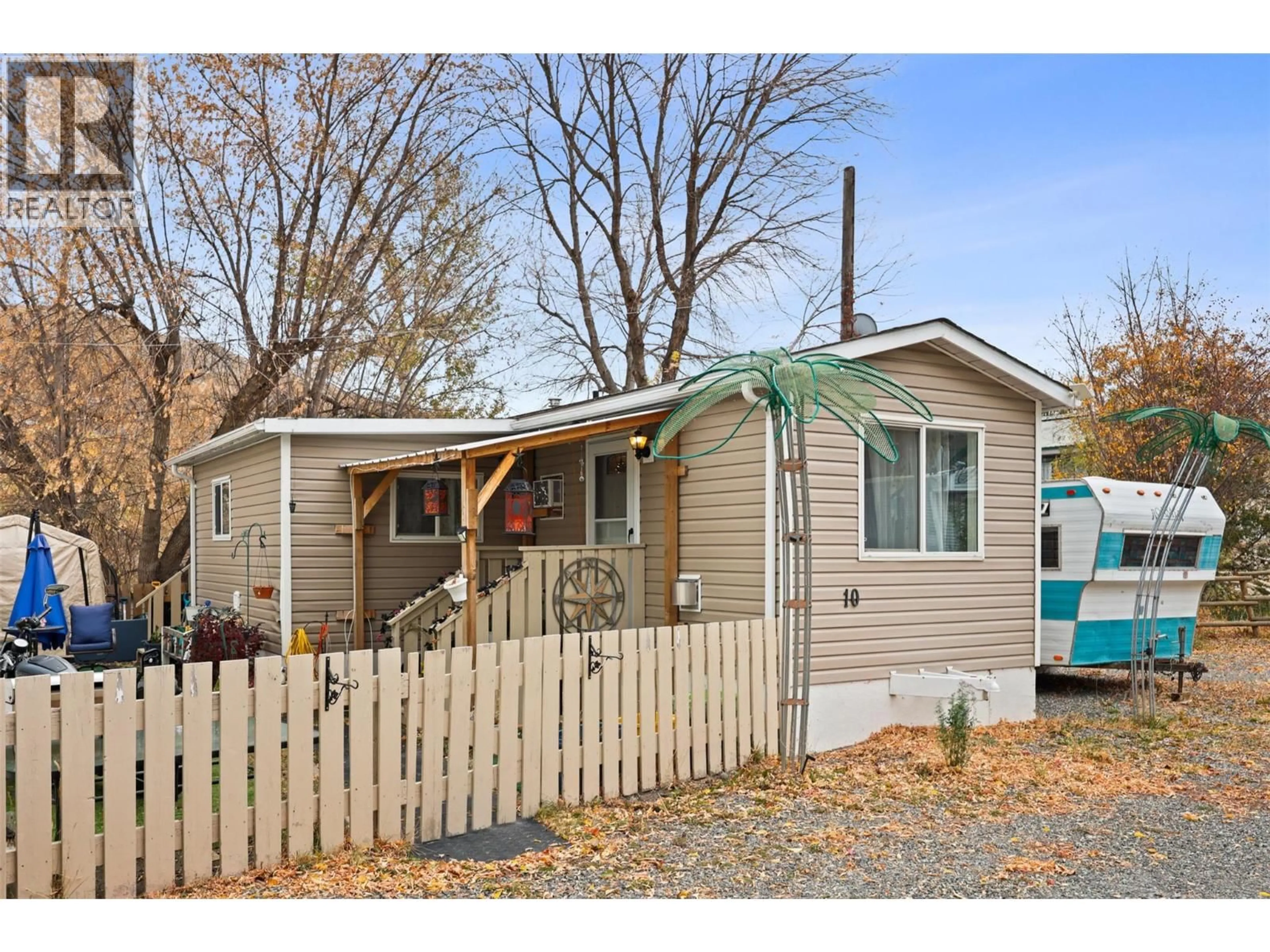 Home with vinyl exterior material, street for 10 - 1055 OLD CARIBOO ROAD, Cache Creek British Columbia V0K1H0