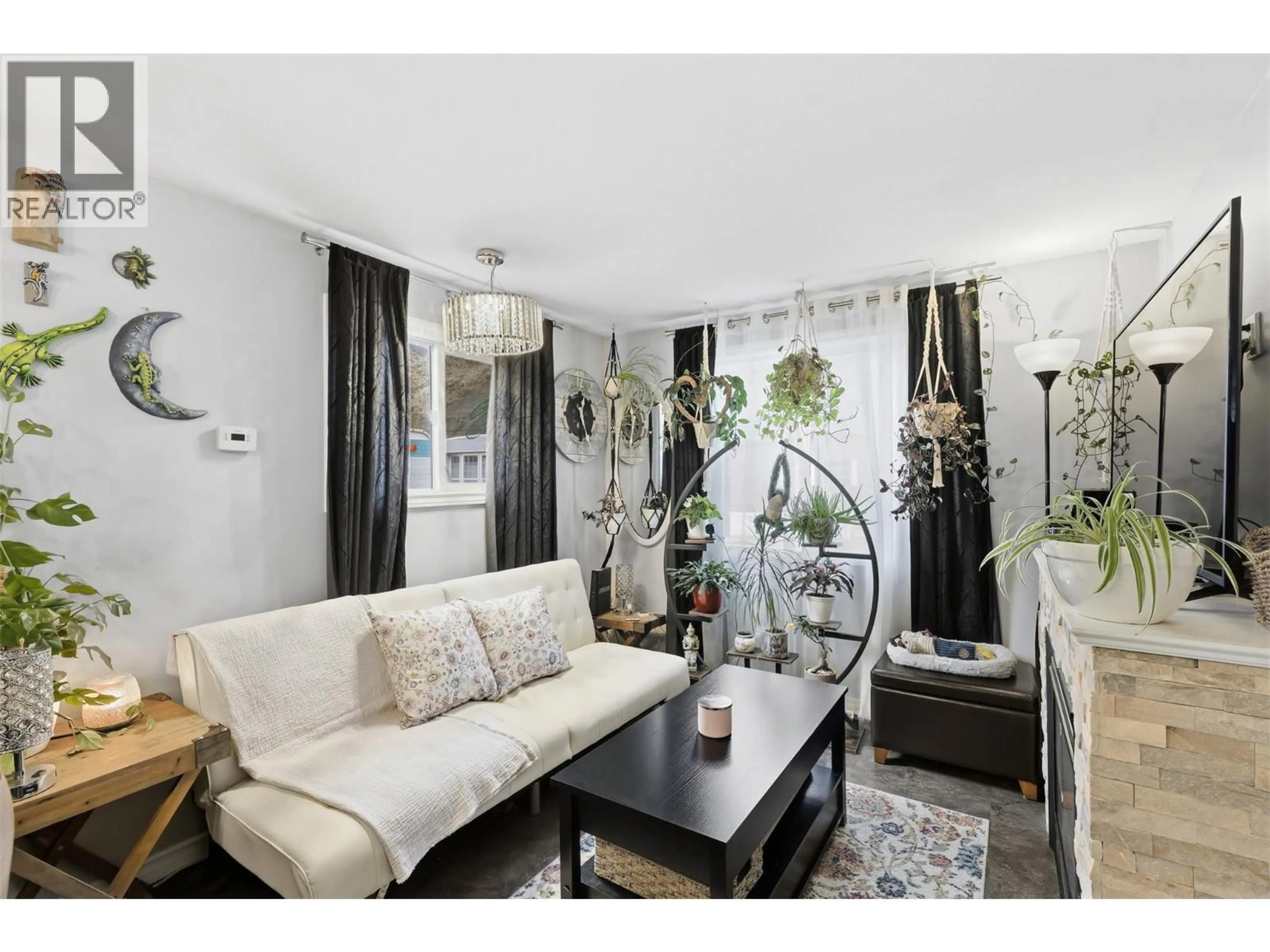 Living room with furniture, wood/laminate floor for 10 - 1055 OLD CARIBOO ROAD, Cache Creek British Columbia V0K1H0