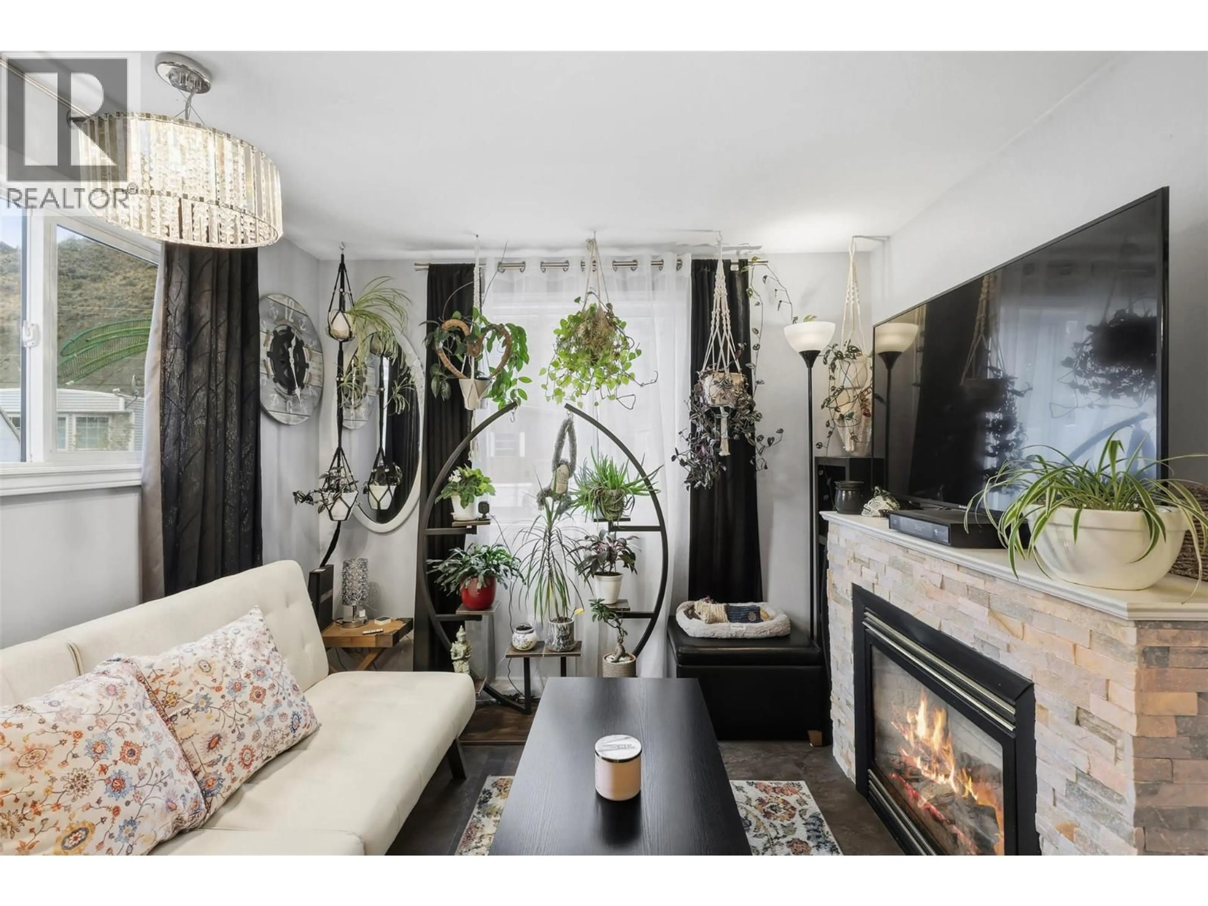 Living room with furniture, wood/laminate floor for 10 - 1055 OLD CARIBOO ROAD, Cache Creek British Columbia V0K1H0