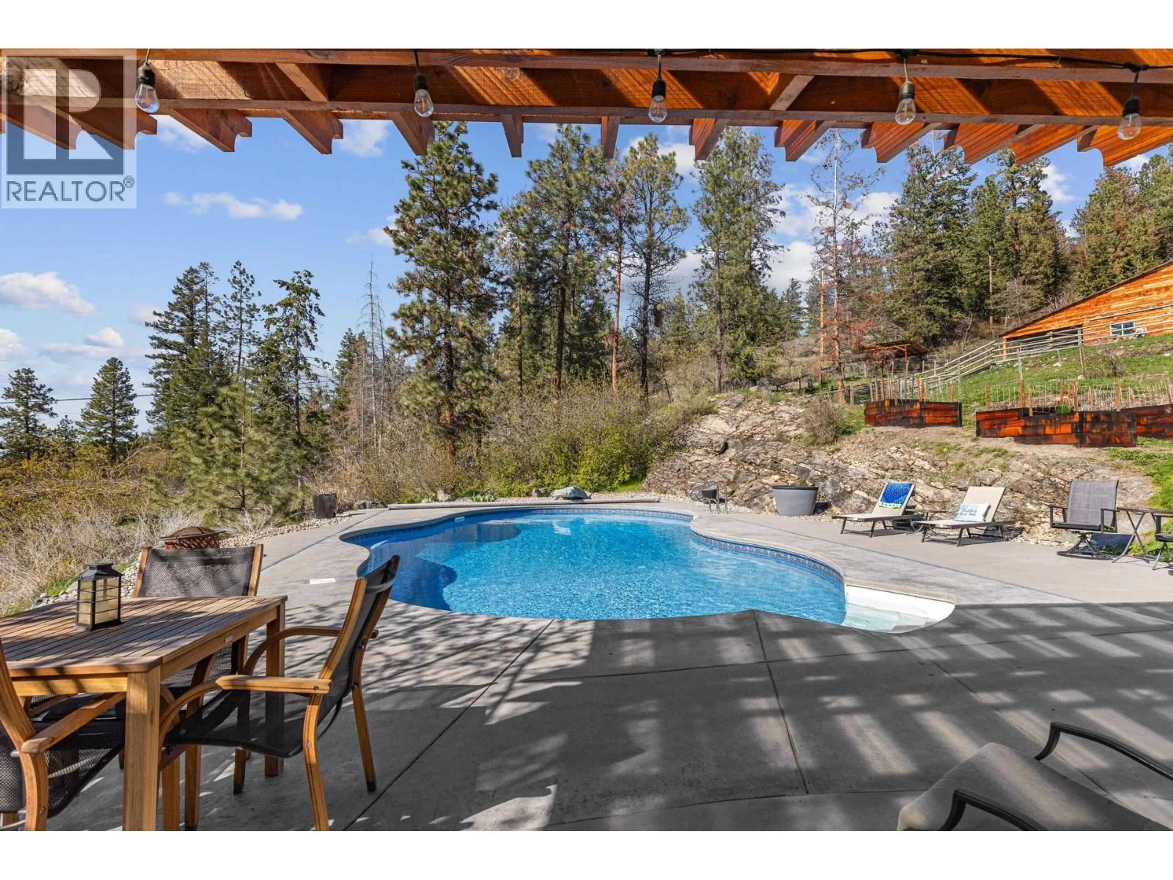 Pool for 6025 FARMERS DRIVE, Kelowna British Columbia V1P1A3