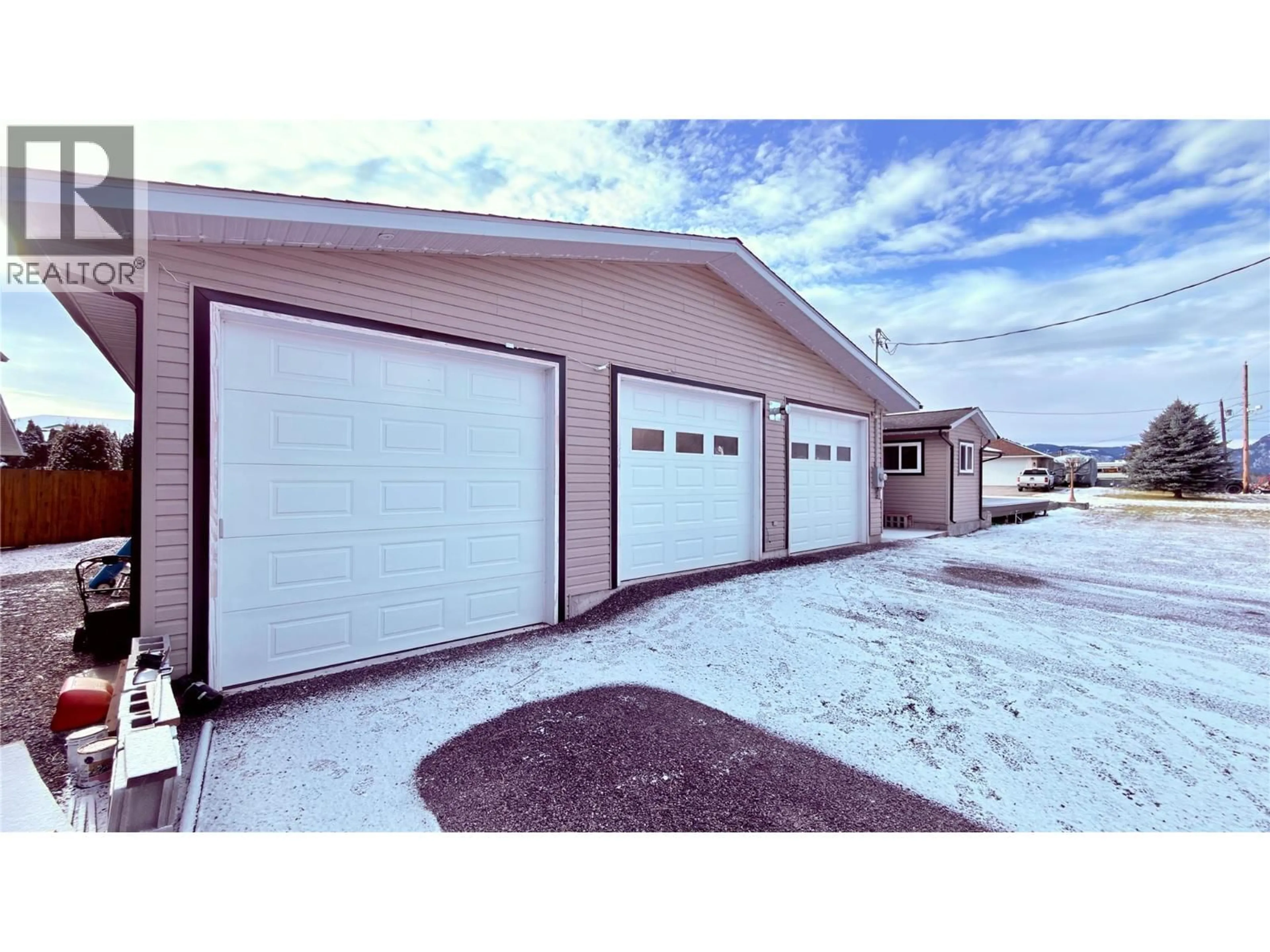 Indoor garage for 694 PALMERSTON AVENUE, Midway British Columbia V0H1M0