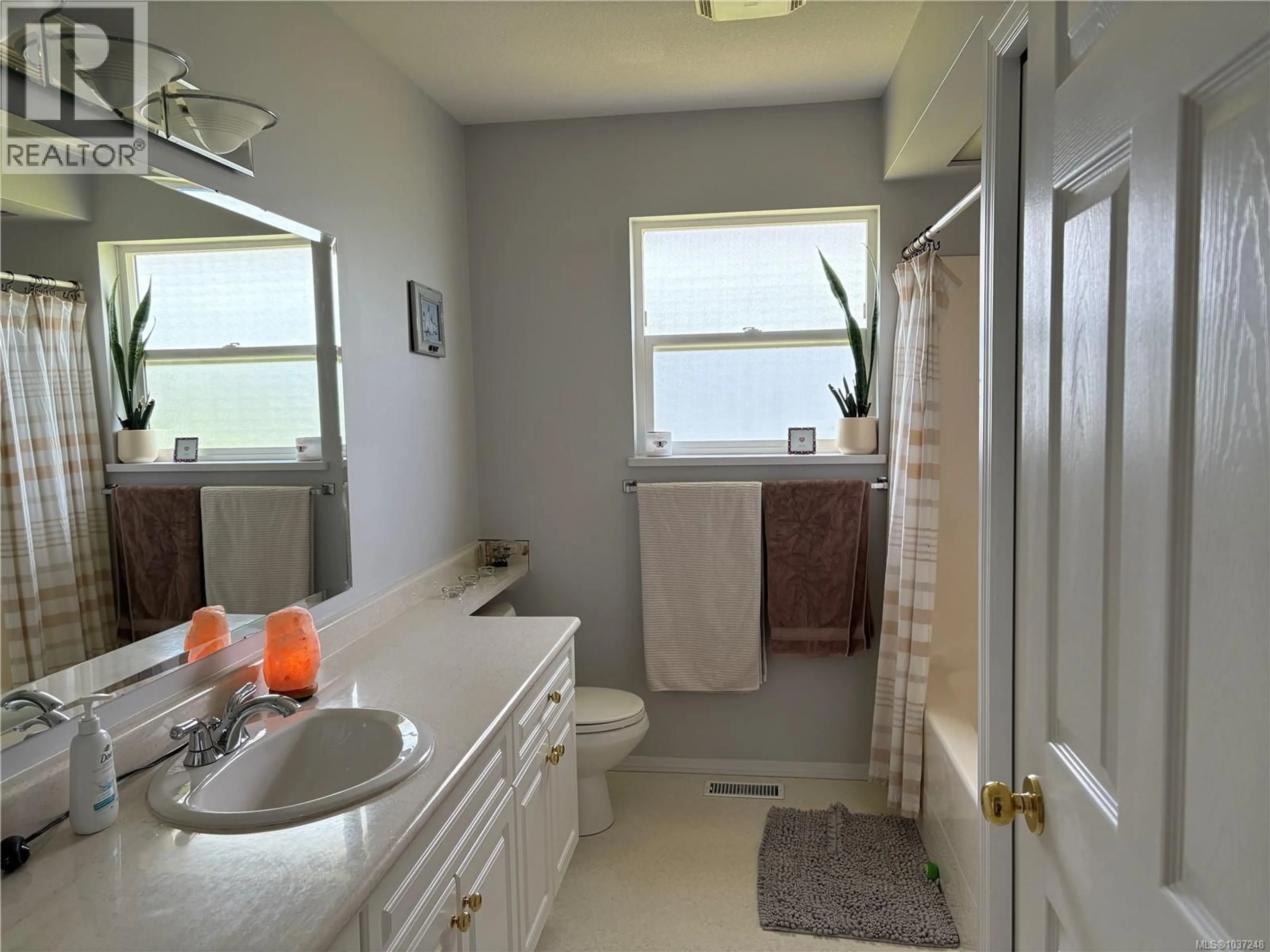 Standard bathroom, ceramic/tile floor for 678 NELSON ROAD, Campbell River British Columbia V9H1T7