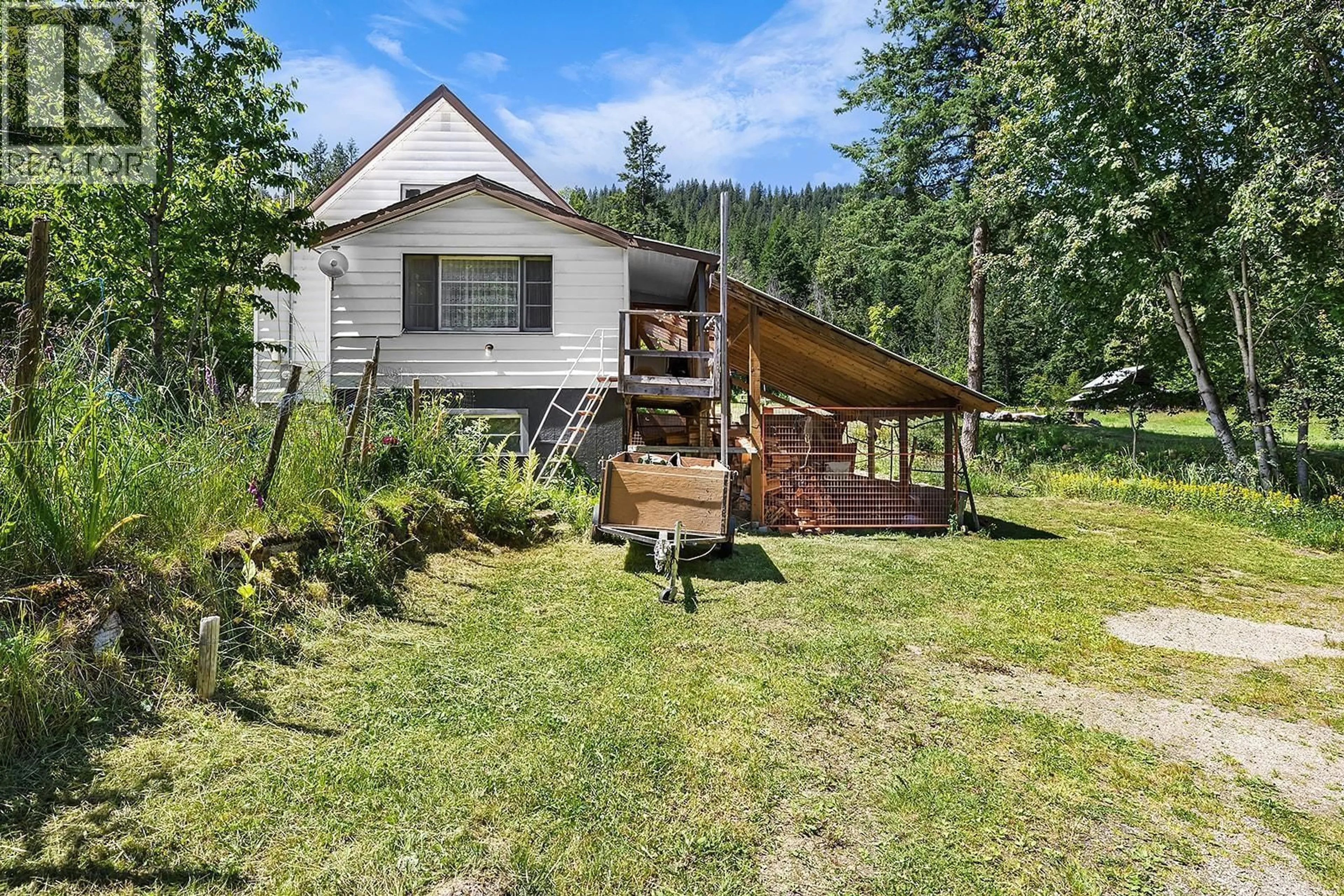 A pic from outside/outdoor area/front of a property/back of a property/a pic from drone, unknown for 15781 PETERS ROAD, Crawford Bay British Columbia V0B1E0