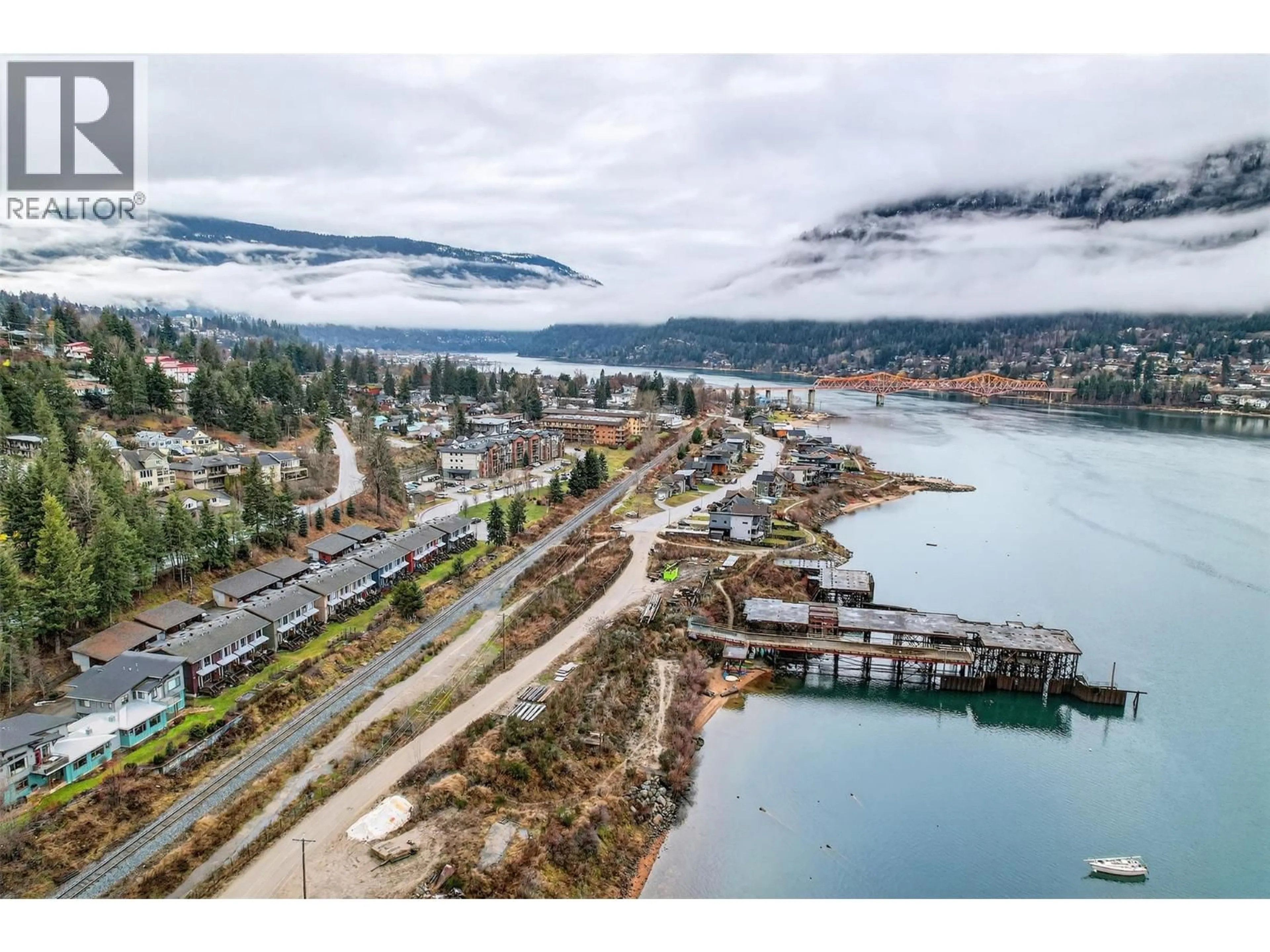 A pic from outside/outdoor area/front of a property/back of a property/a pic from drone, water/lake/river/ocean view for 10 - 1106 SEVENTH STREET, Nelson British Columbia V1L0A1