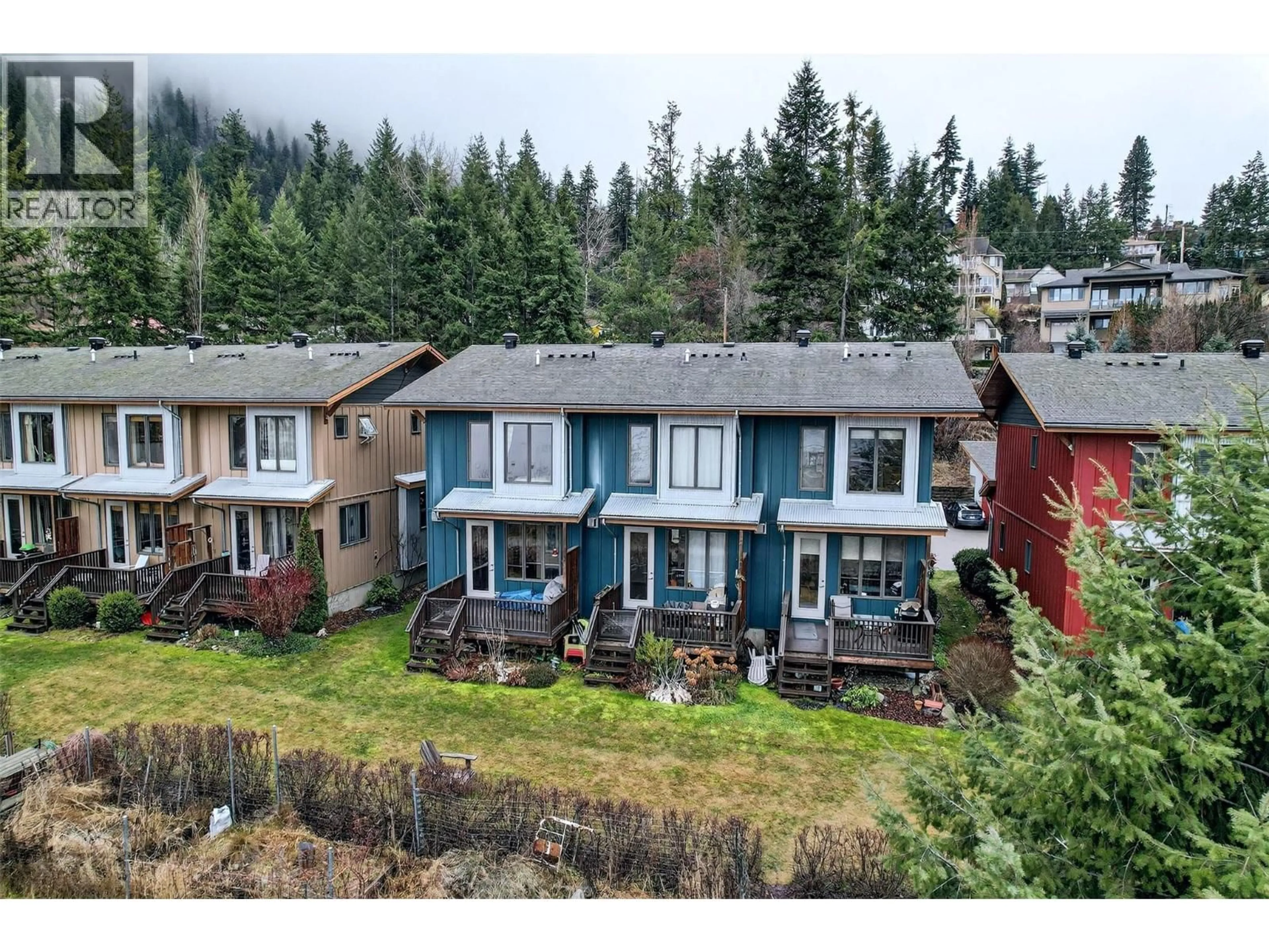 A pic from outside/outdoor area/front of a property/back of a property/a pic from drone, unknown for 10 - 1106 SEVENTH STREET, Nelson British Columbia V1L0A1