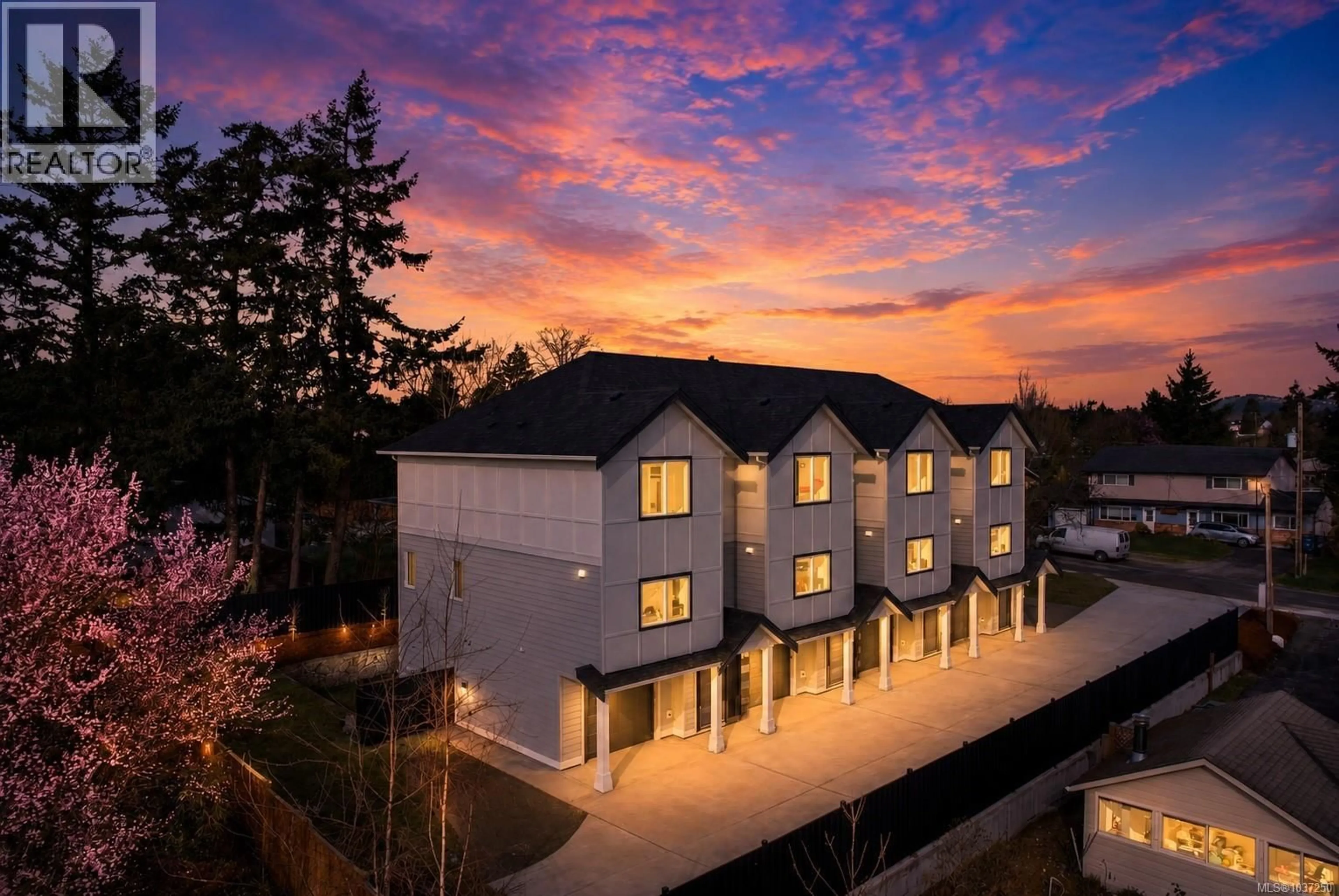A pic from outside/outdoor area/front of a property/back of a property/a pic from drone, building for 3 - 621 BROADWAY STREET, Saanich British Columbia V8Z2G5