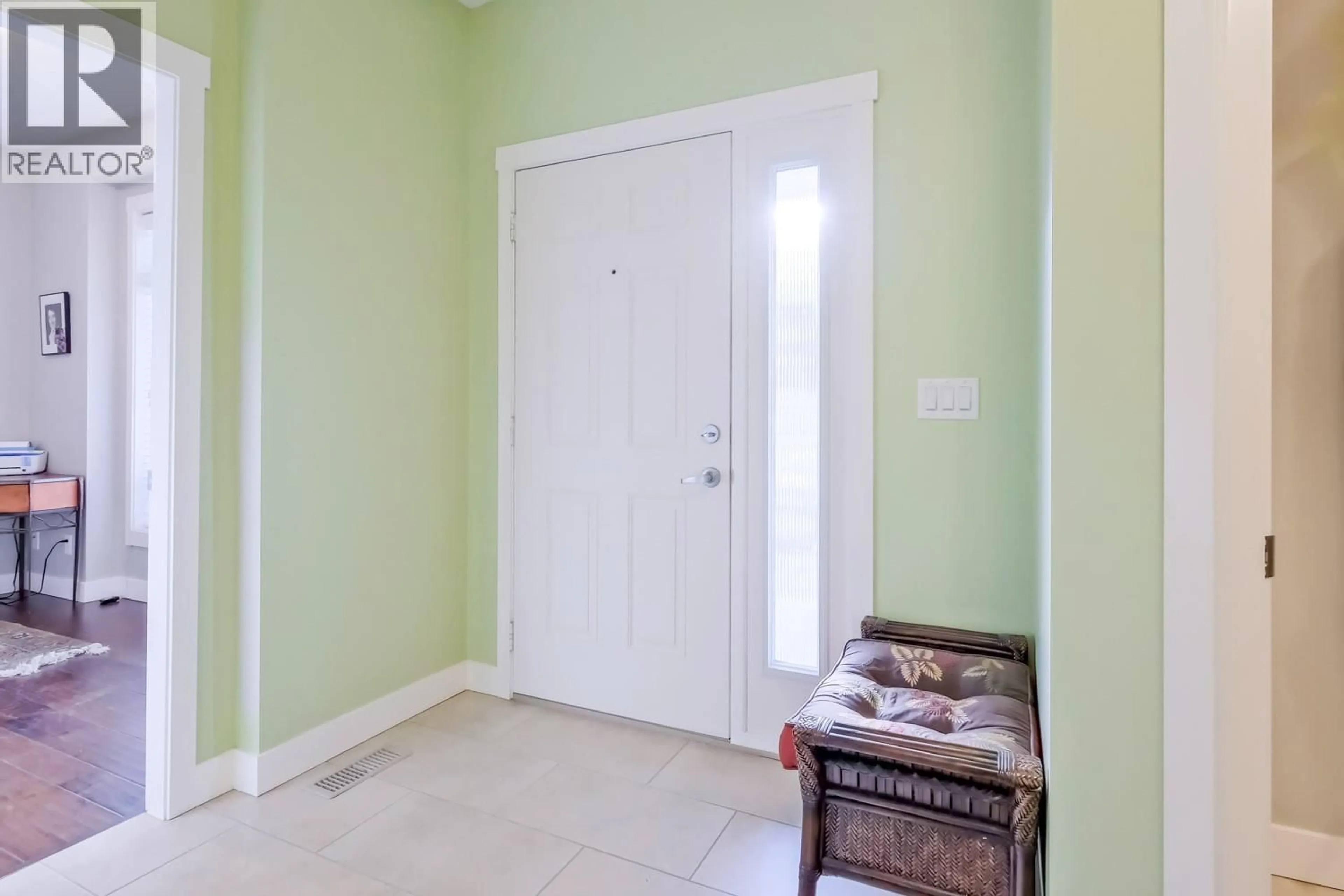 Indoor foyer for 137 - 1675 PENTICTON AVENUE, Penticton British Columbia V2A9E2